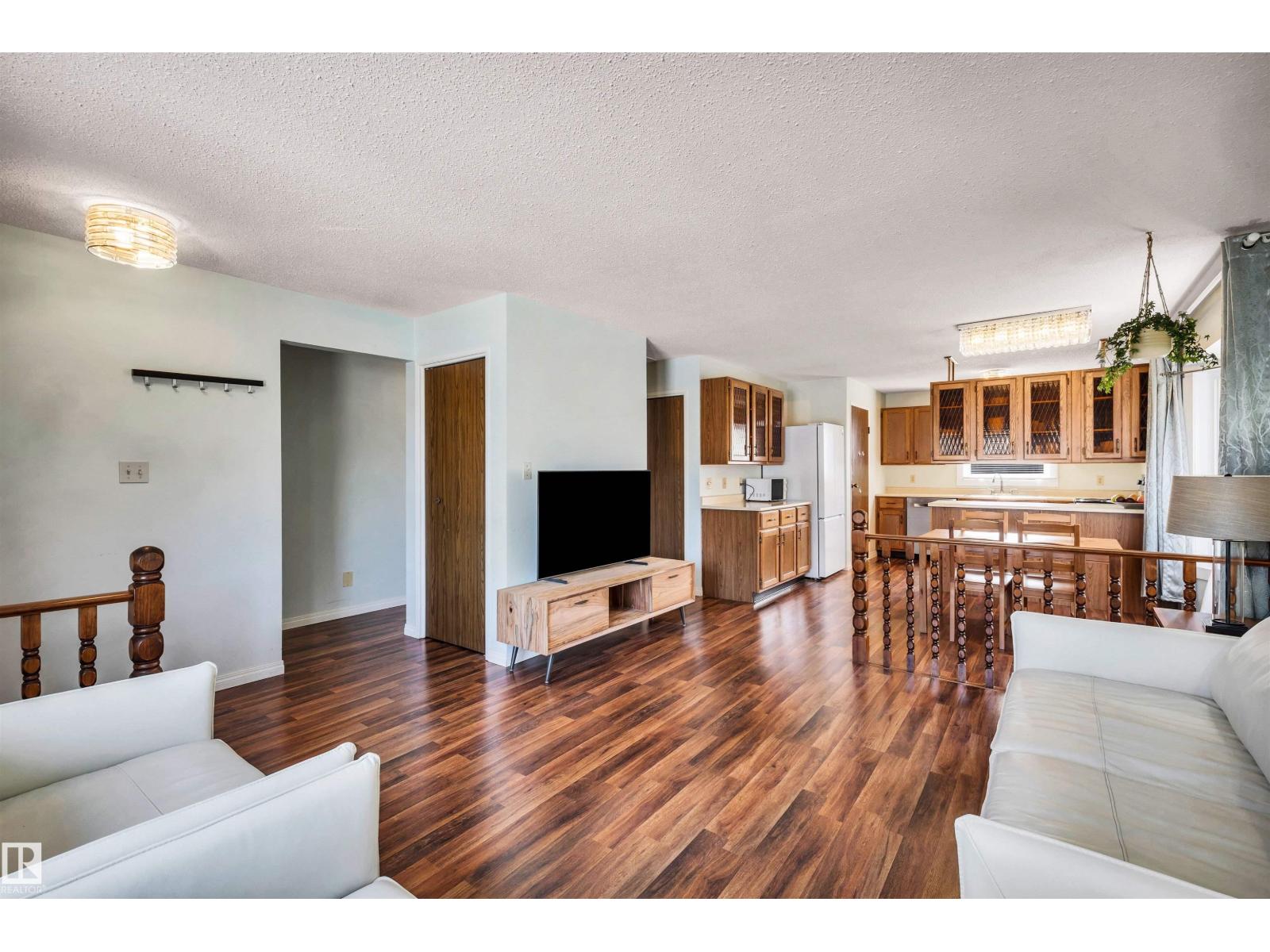 18923 86A AV NW - 9