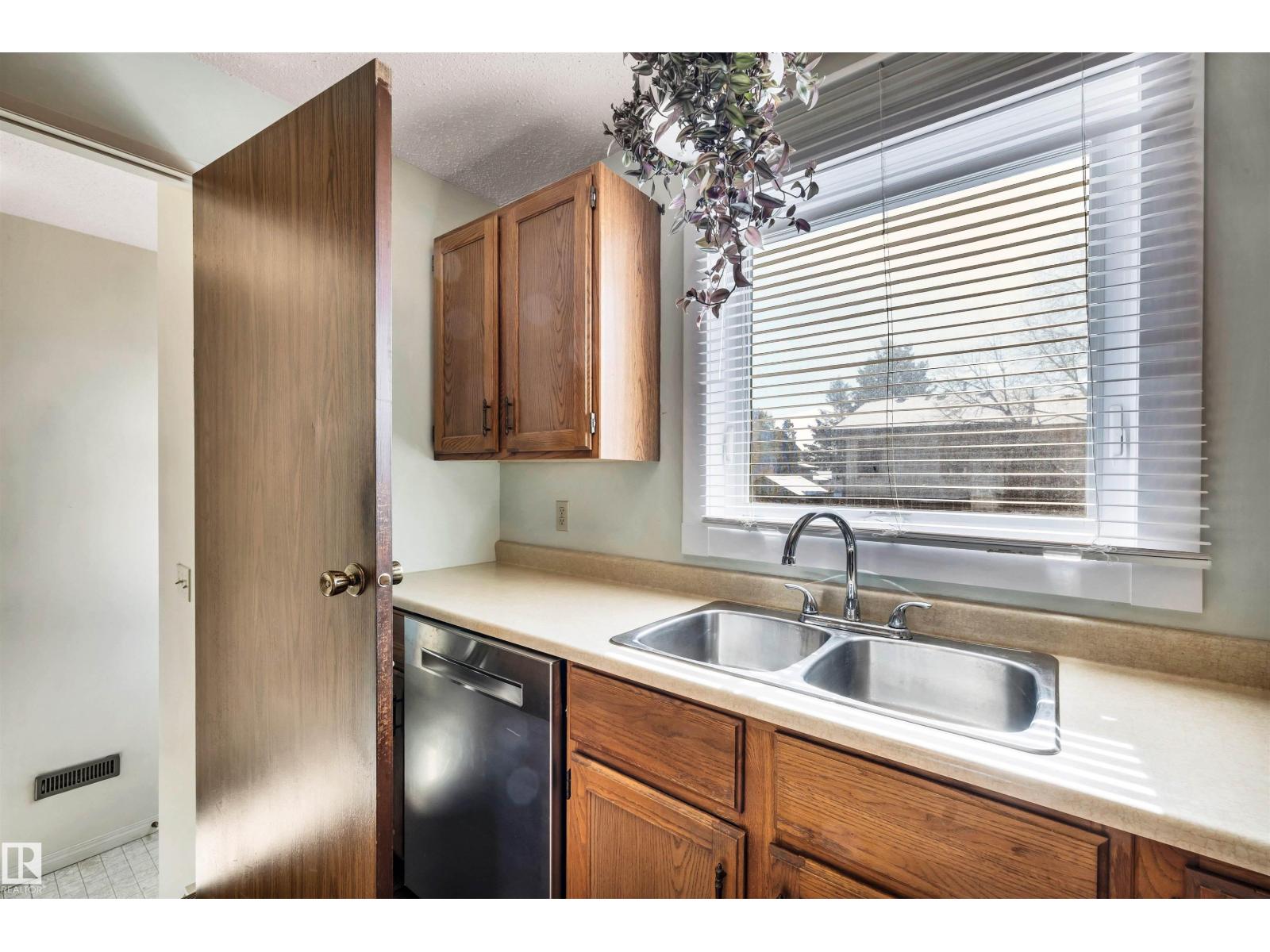 18923 86A AV NW - 17
