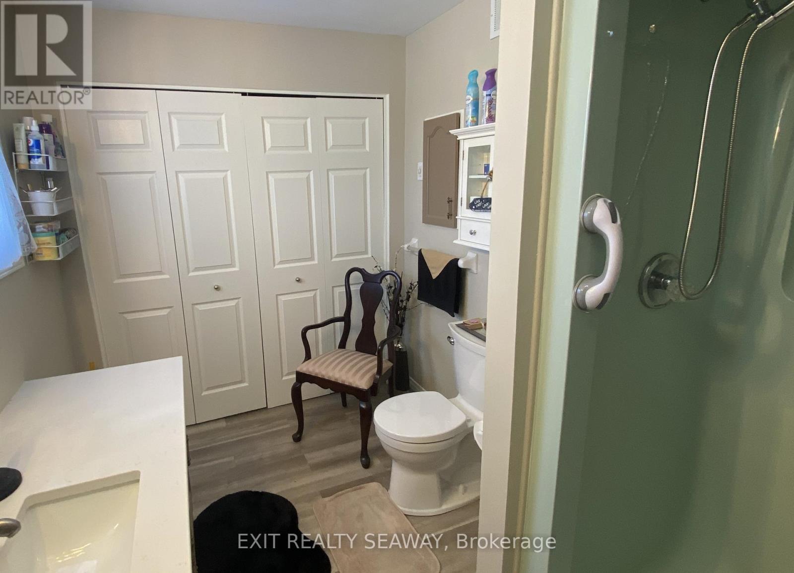 Ensuite - with Laundry hook-ups in Closet
