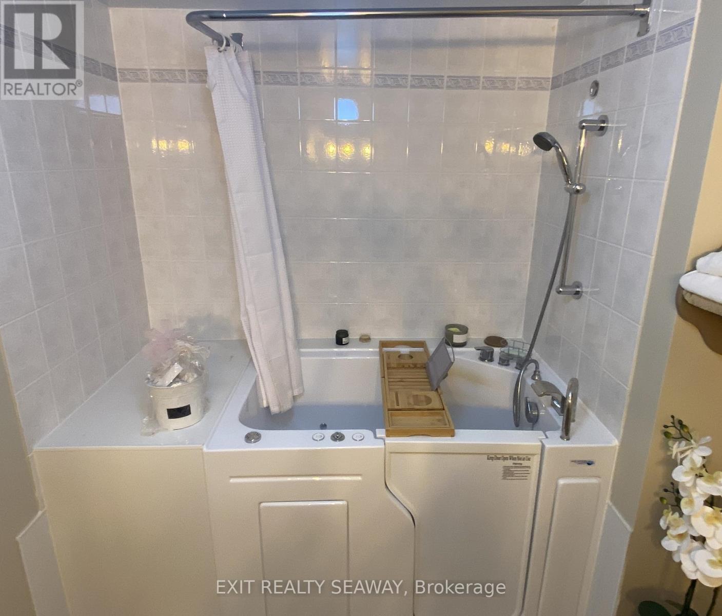 Walk-in Jetted and Heated Tub
