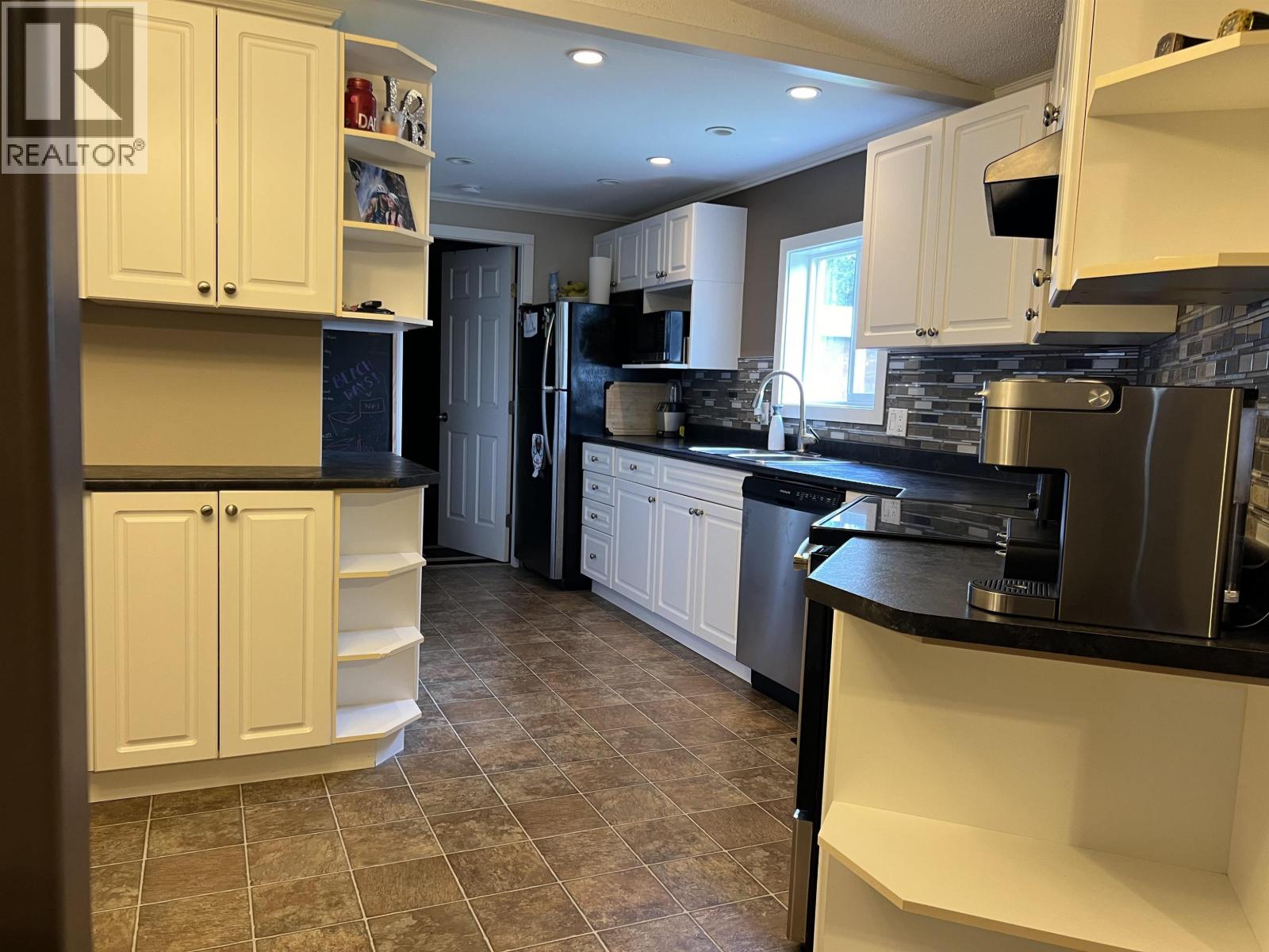 Photo 10 of 22 — 5514 HEPTING ROAD · Prince George, BC