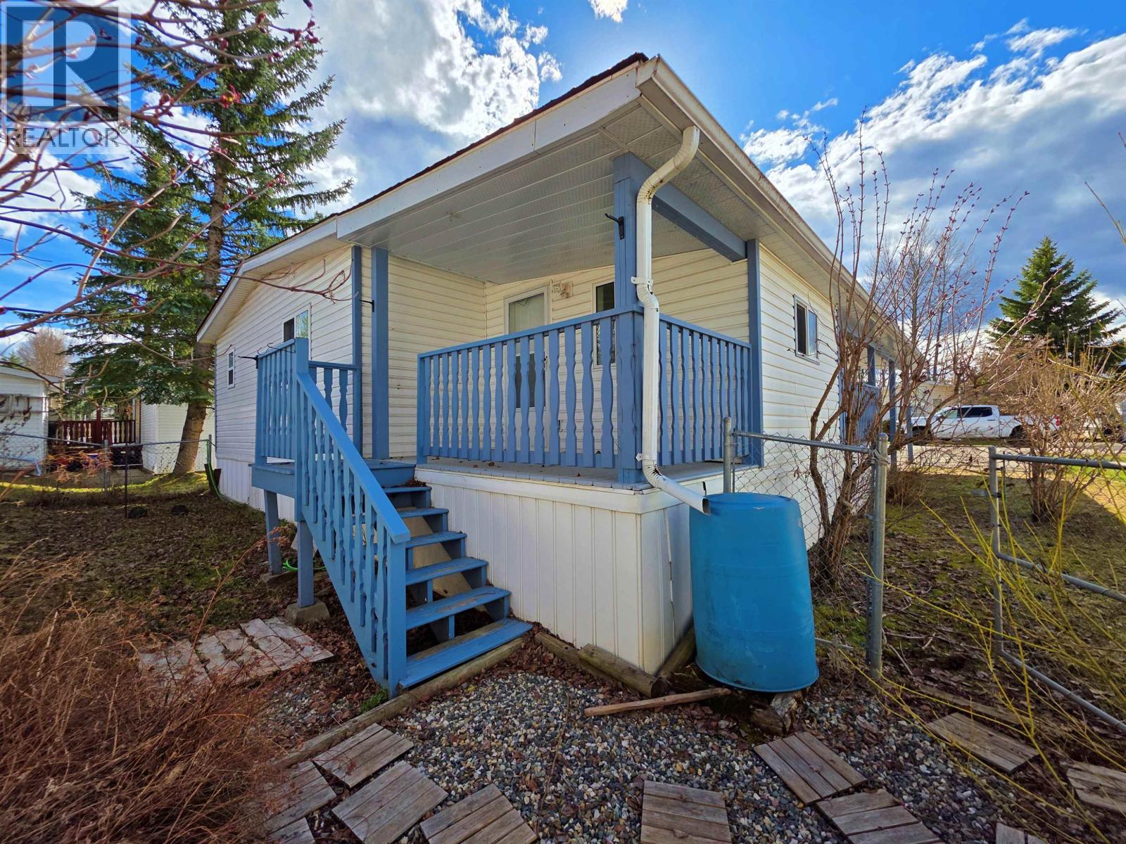 #11 2121 BALSAM AVENUE - 24