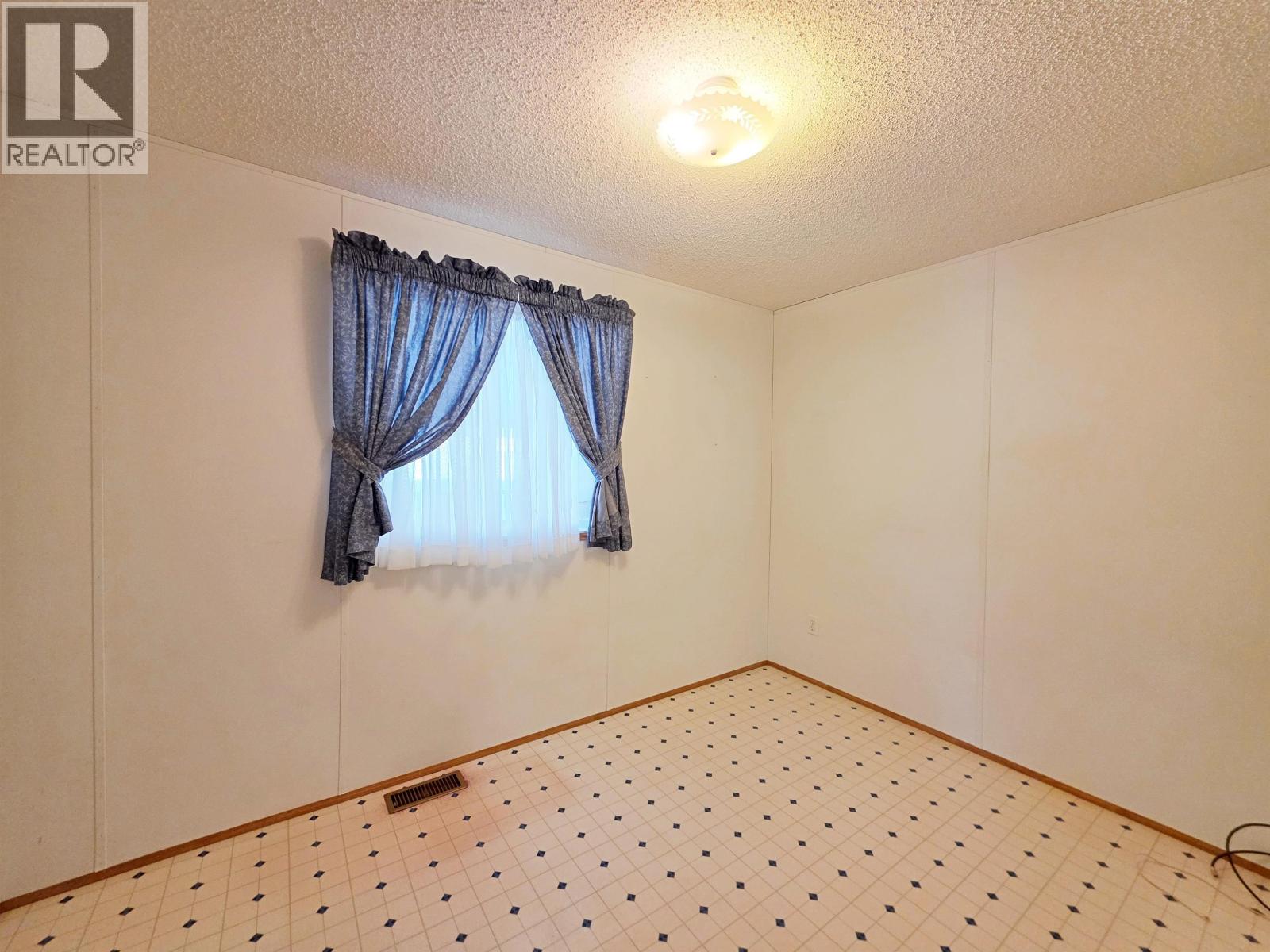 #11 2121 BALSAM AVENUE - 11
