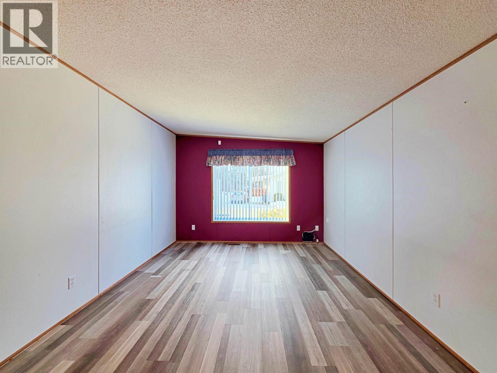 #11 2121 BALSAM AVENUE - 9