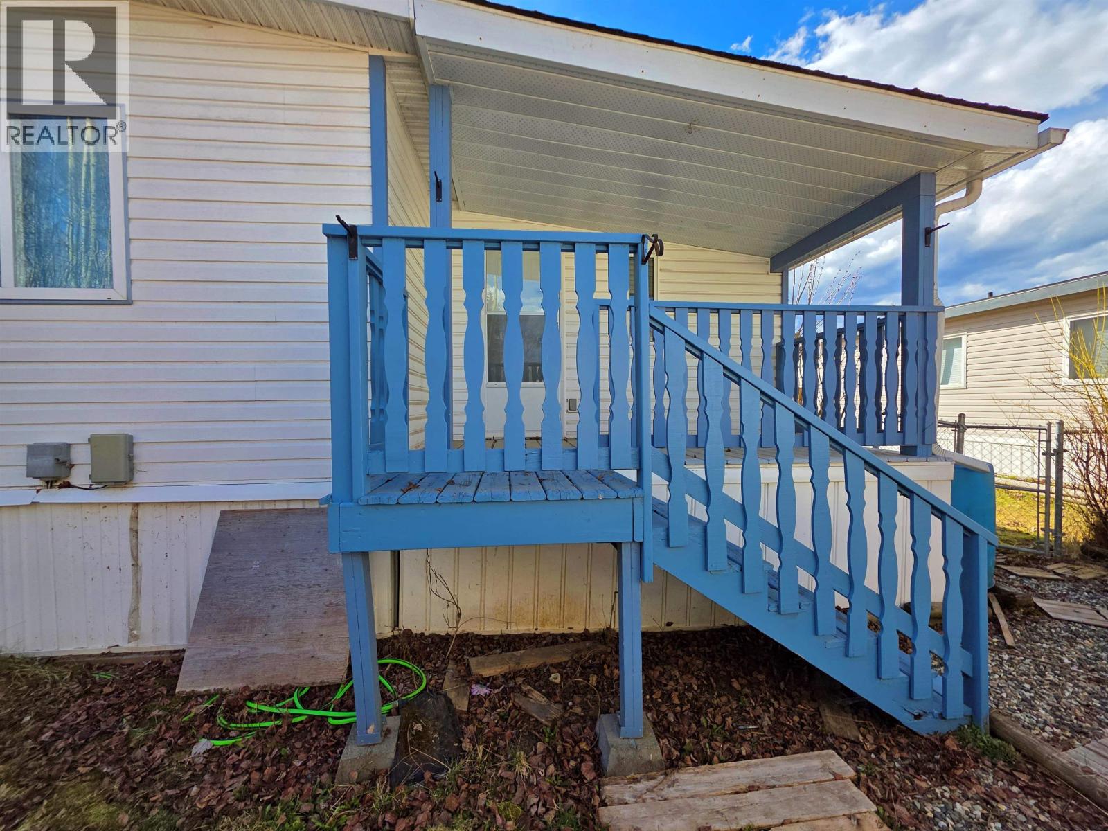 #11 2121 BALSAM AVENUE - 26