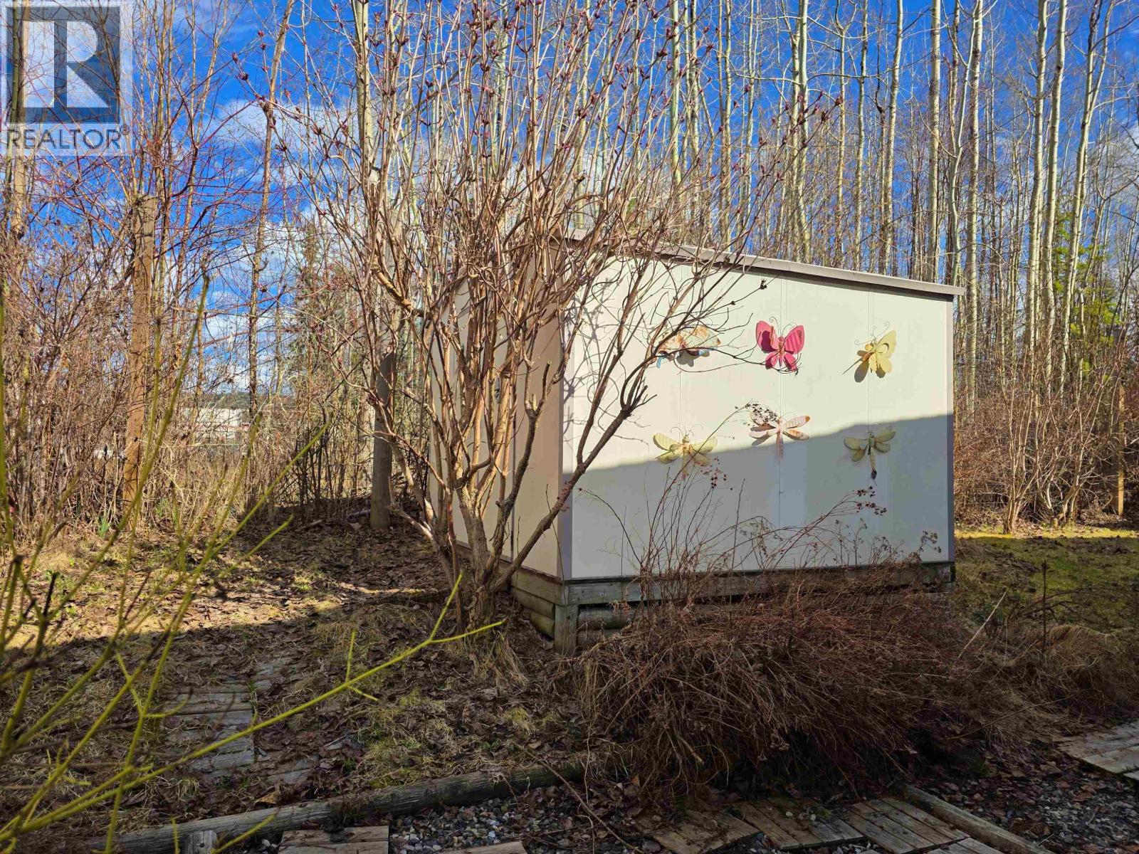 #11 2121 BALSAM AVENUE - 23