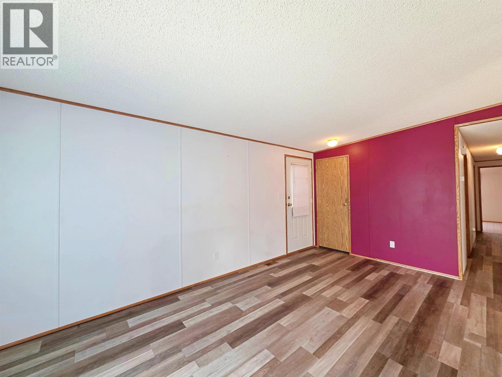 #11 2121 BALSAM AVENUE - 10