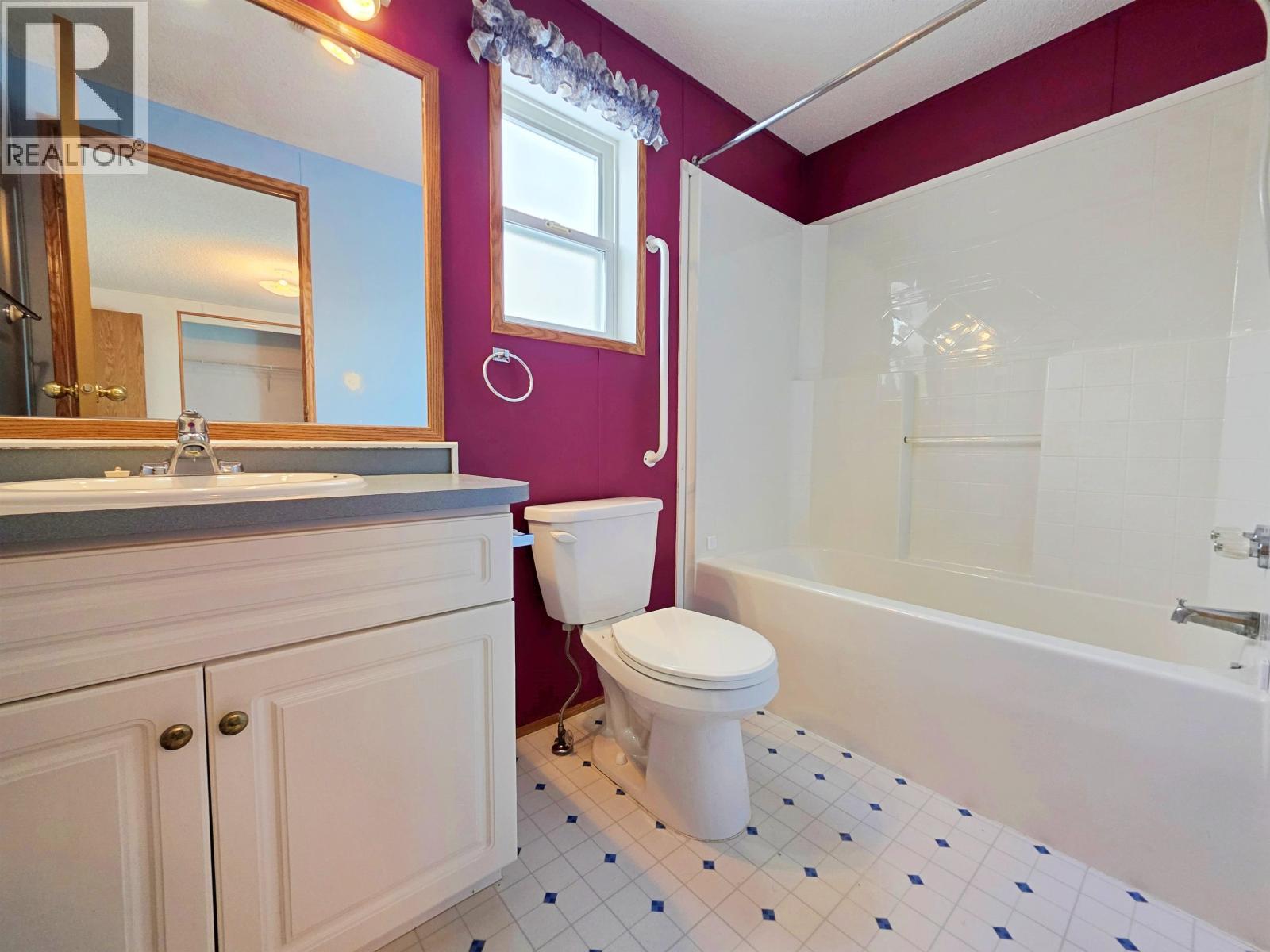 #11 2121 BALSAM AVENUE - 15