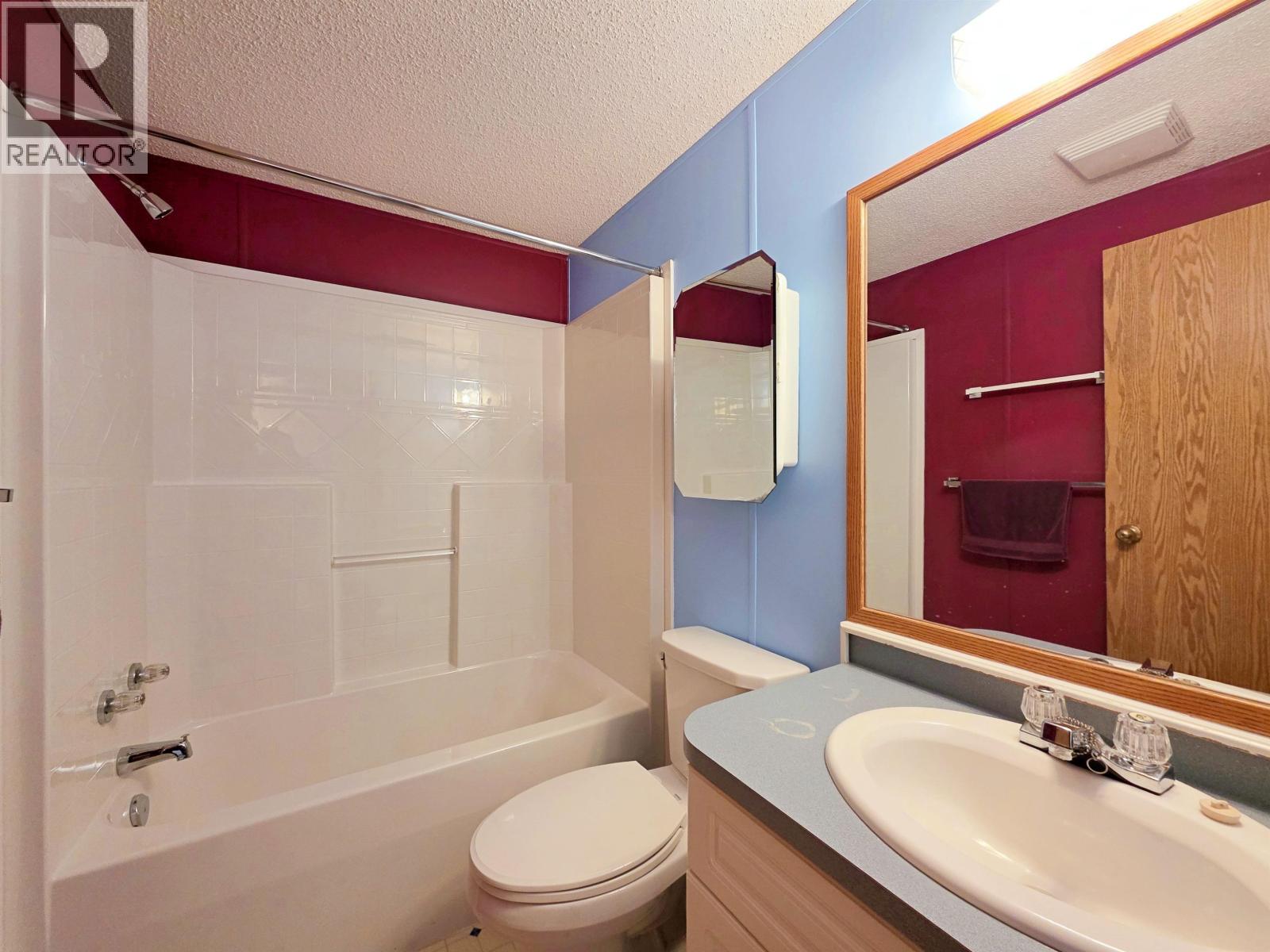 #11 2121 BALSAM AVENUE - 13