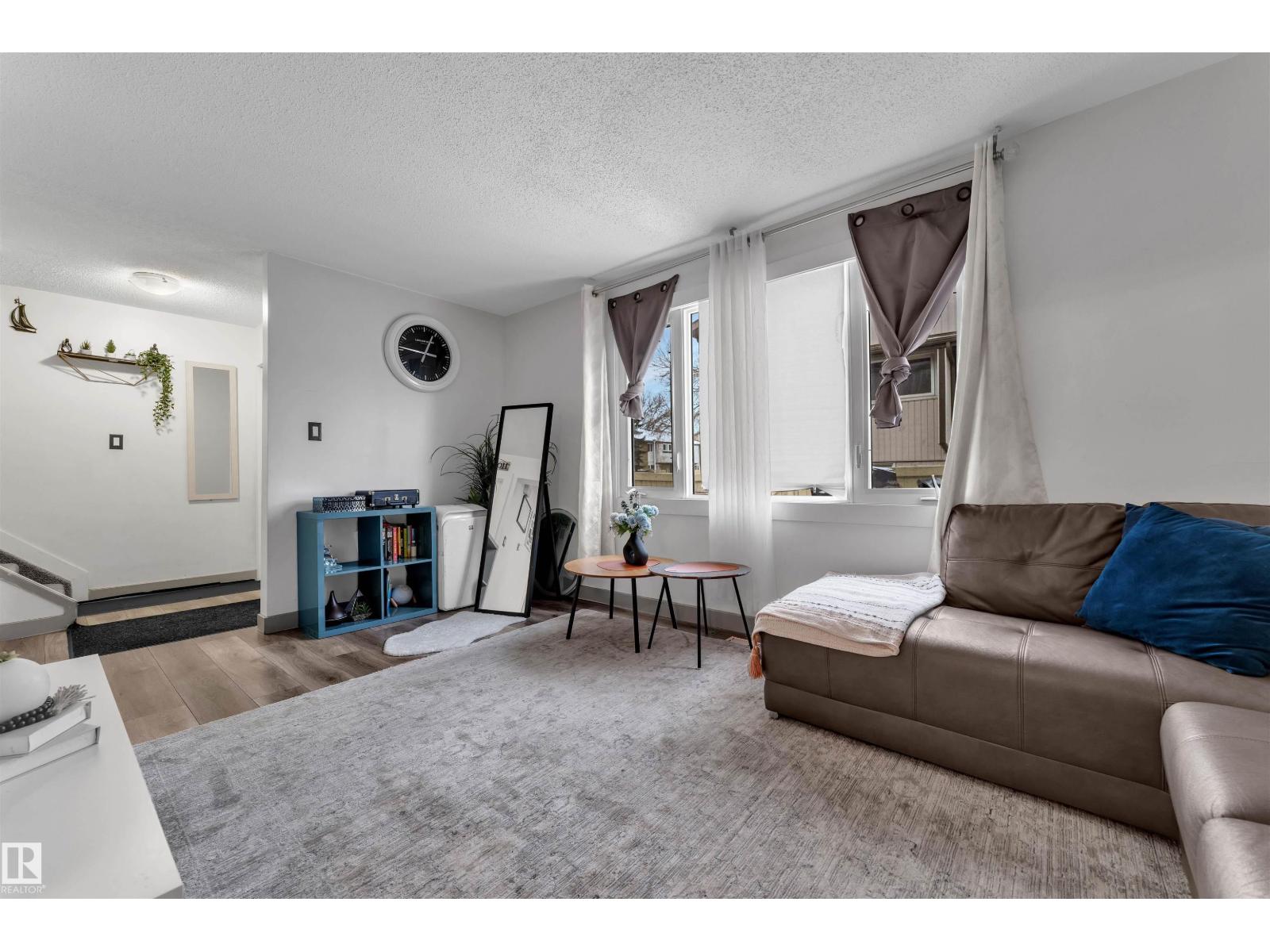 #7 14115 82 ST NW - 4