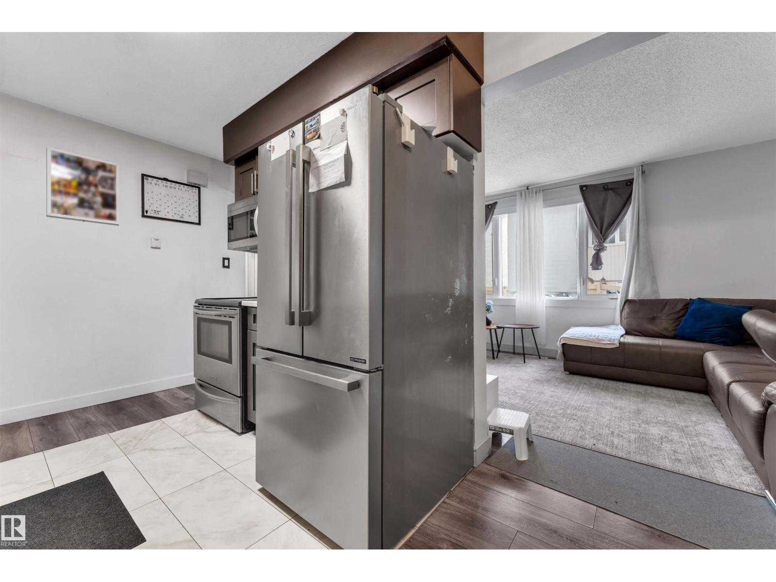 #7 14115 82 ST NW - 8