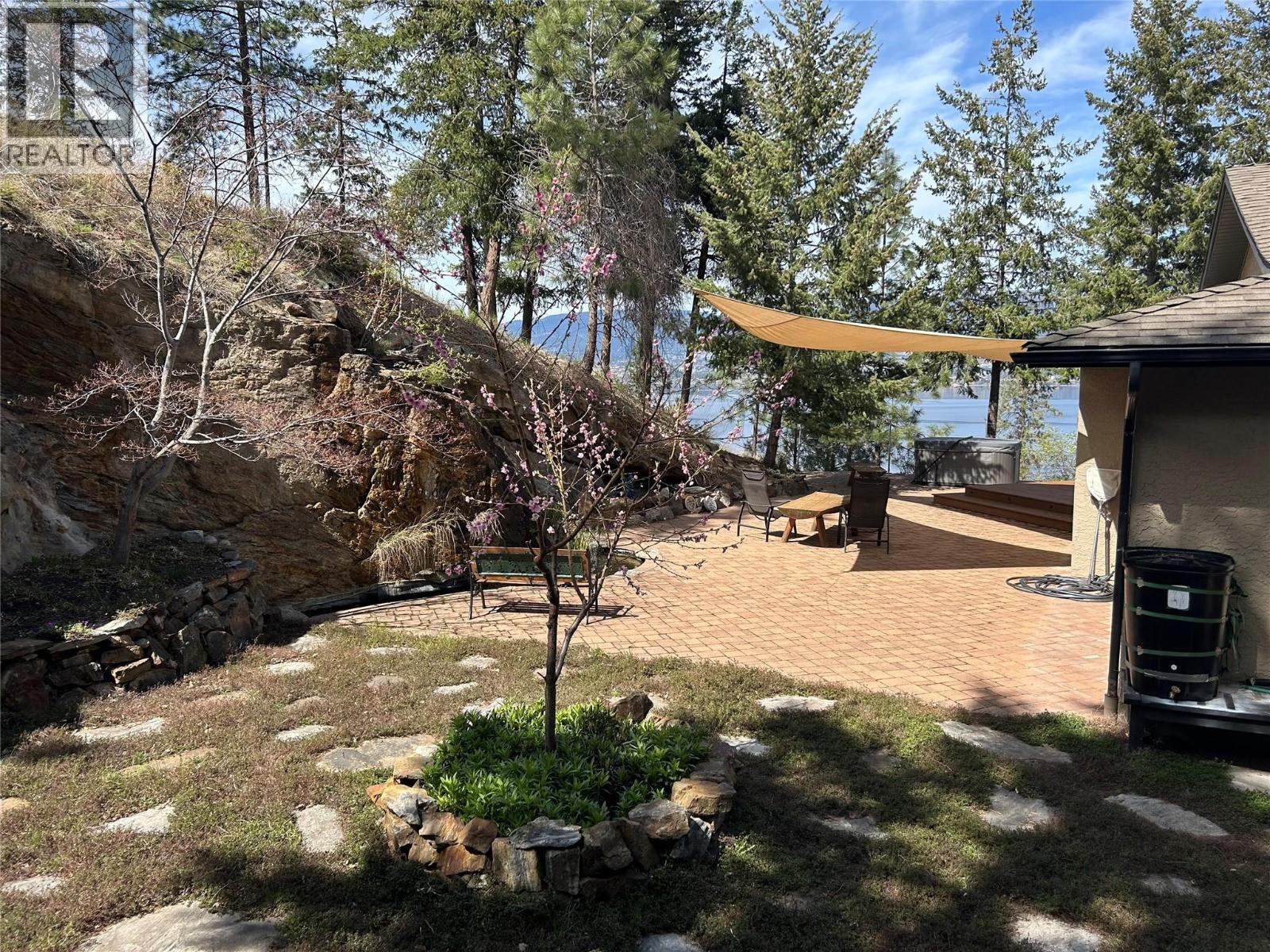  5715 Lakeshore Road, Kelowna
