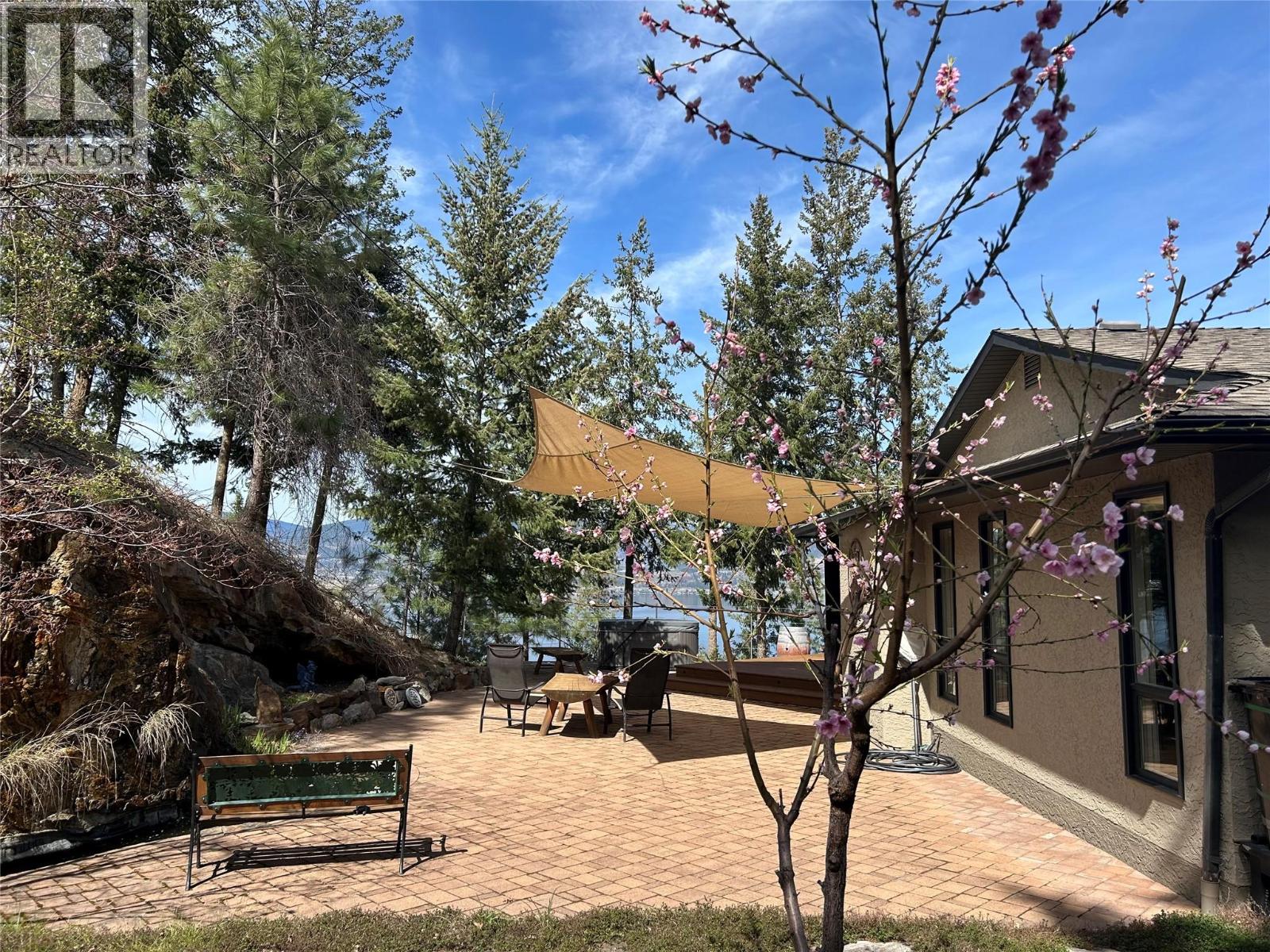  5715 Lakeshore Road, Kelowna