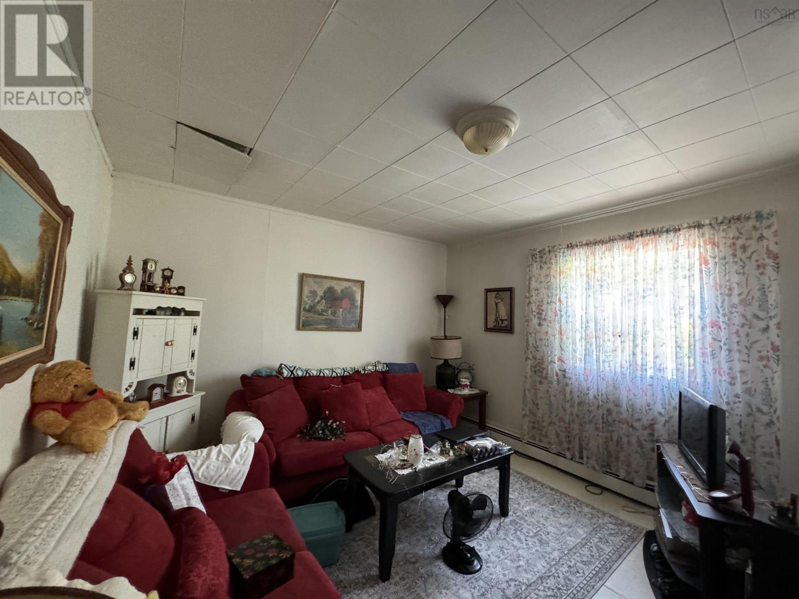 Property 2 of 16 of 123 Caledonia Street