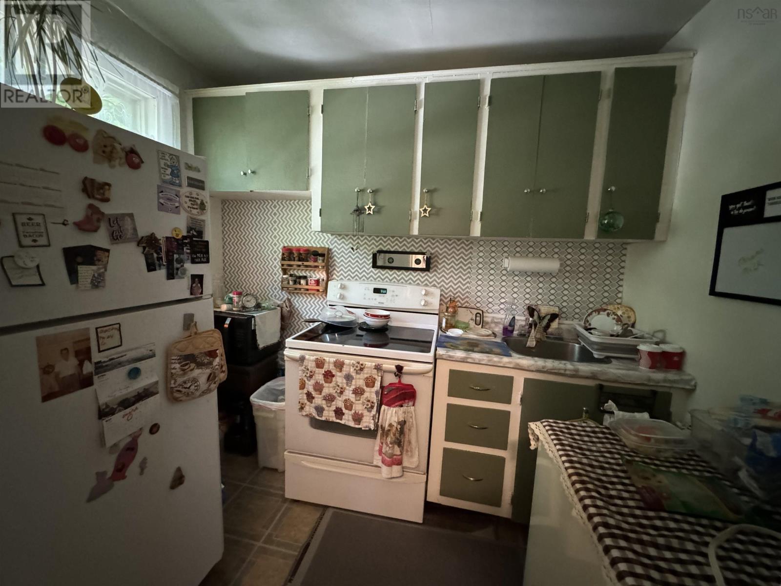 Property 3 of 16 of 123 Caledonia Street