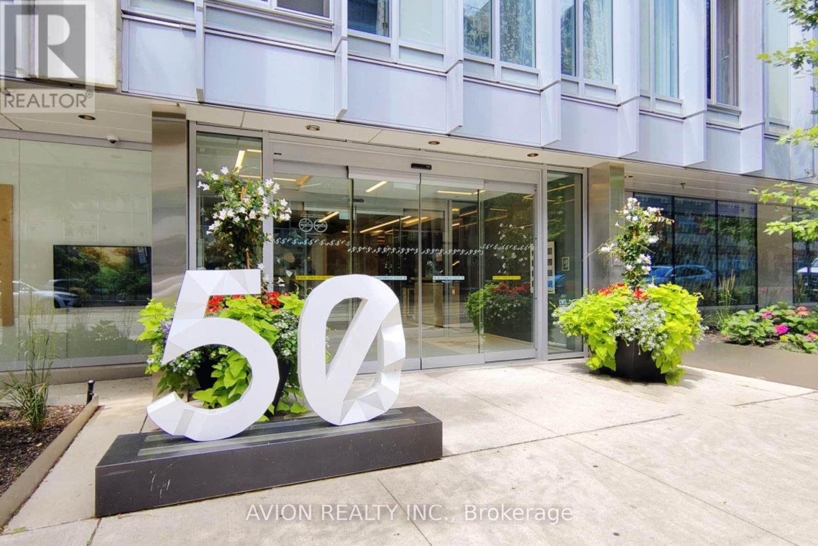 716 - 50 MCCAUL STREET