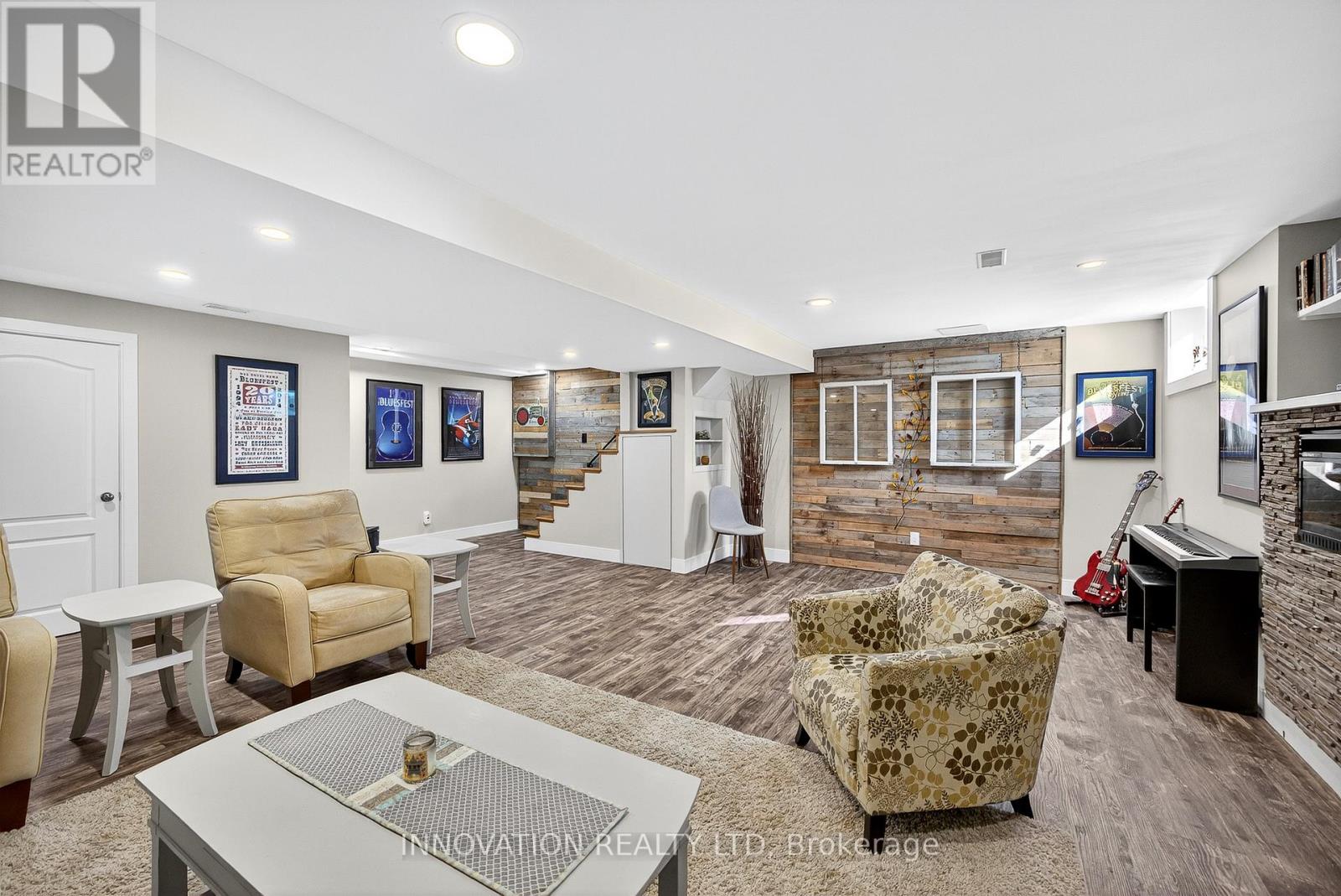 201 GREYSTONE CRESCENT — photo 23