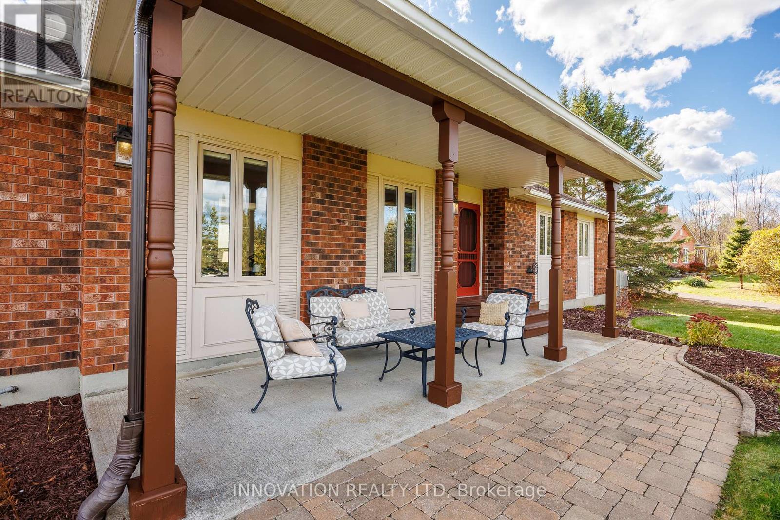 201 GREYSTONE CRESCENT - 3