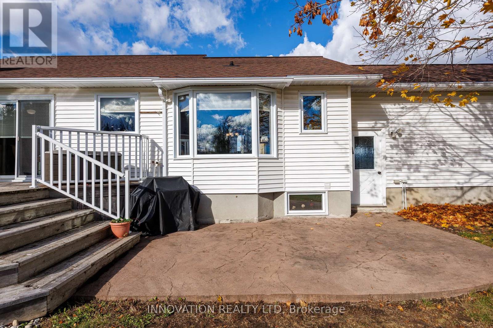 201 GREYSTONE CRESCENT — photo 33
