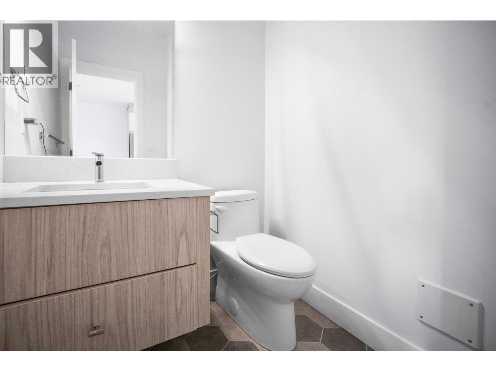 #7-5377 8A Avenue, Delta