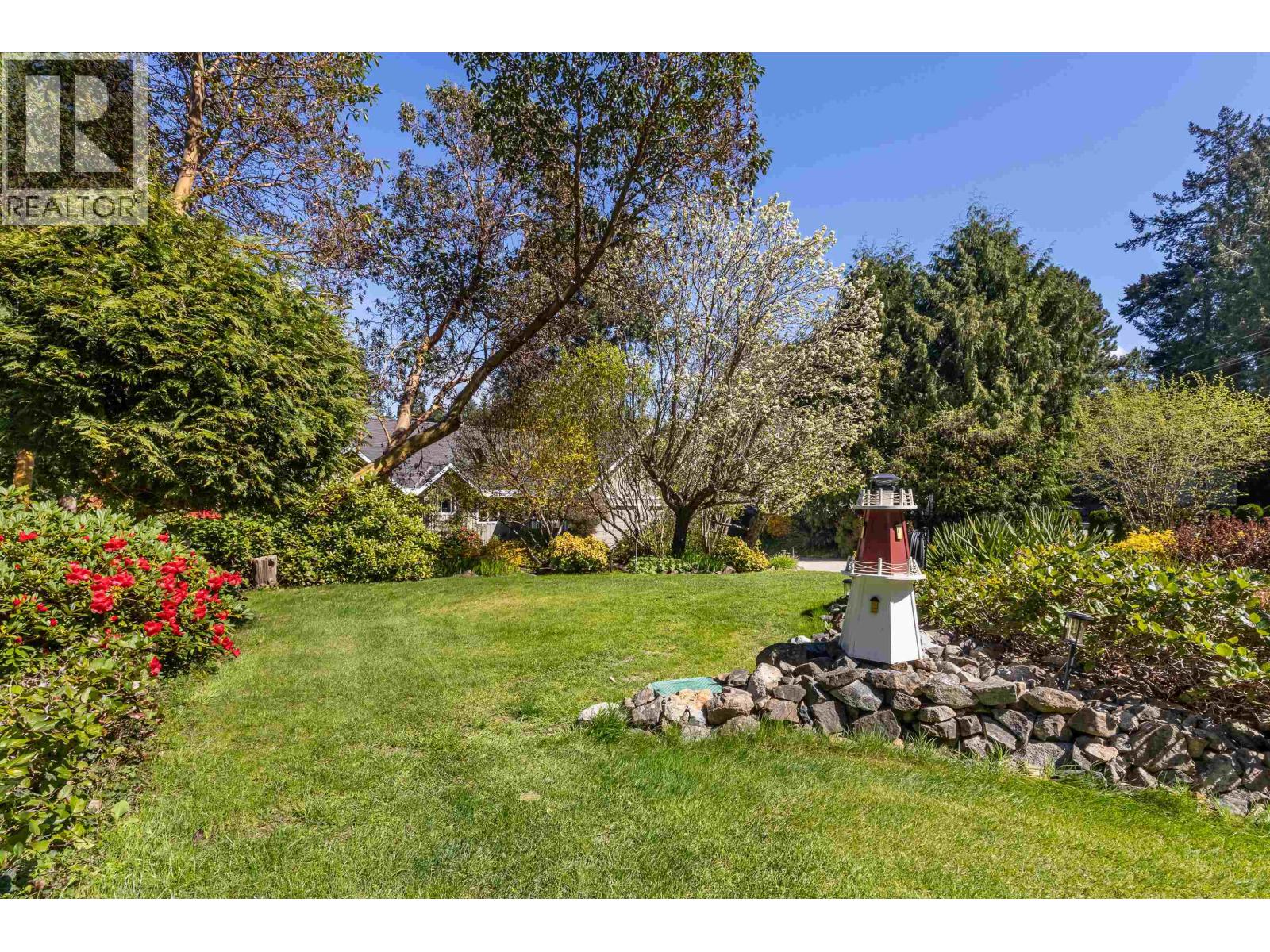 10040 WESCAN ROAD, Halfmoon Bay