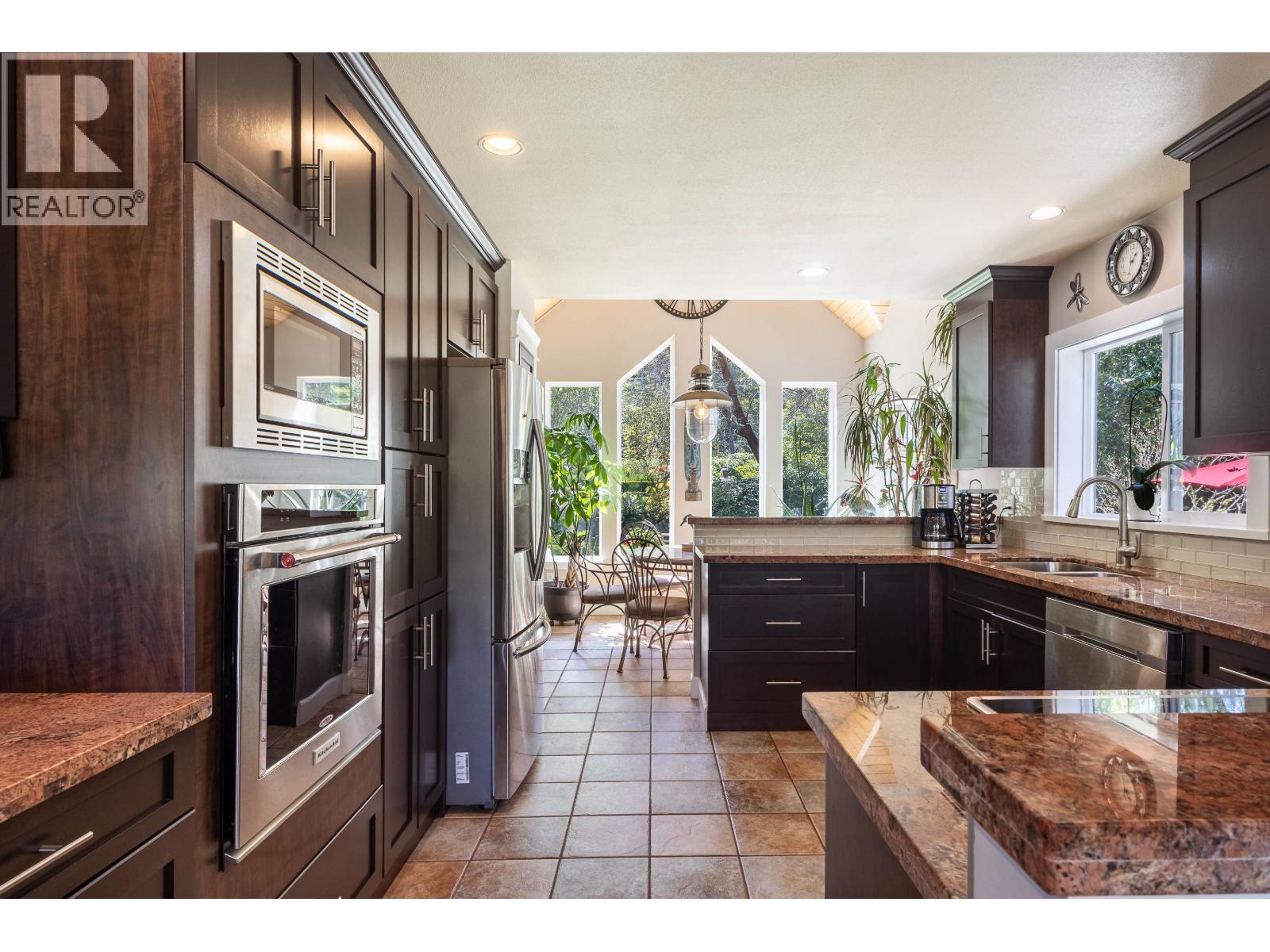 10040 WESCAN ROAD, Halfmoon Bay