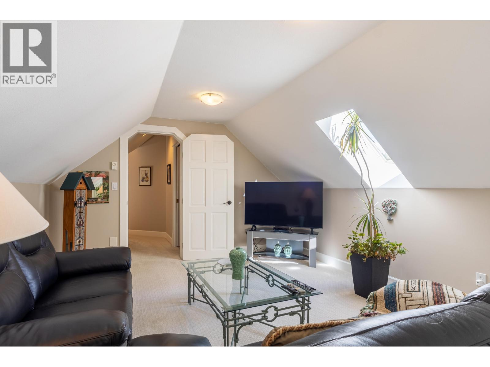 10040 WESCAN ROAD, Halfmoon Bay