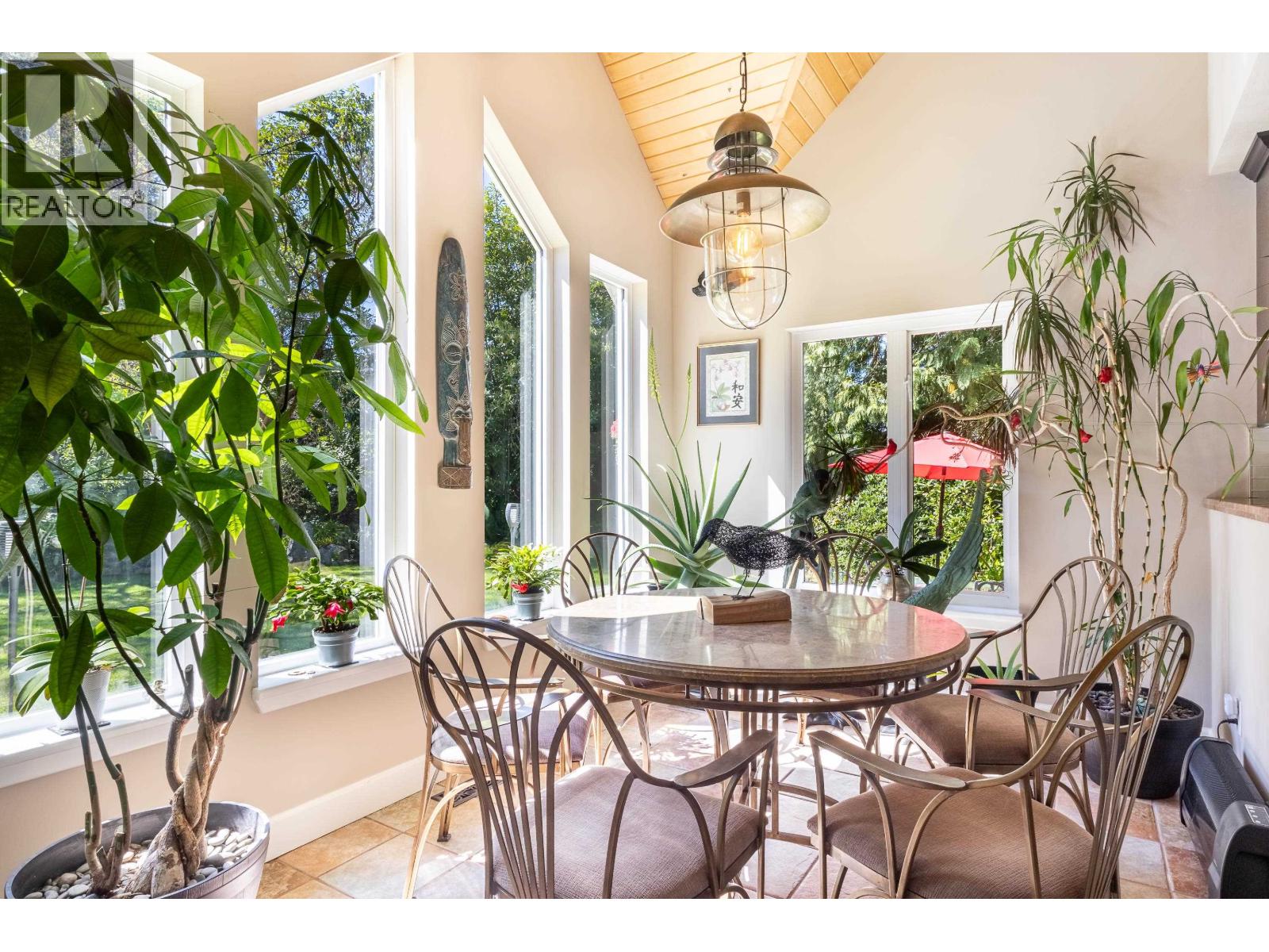 10040 WESCAN ROAD, Halfmoon Bay