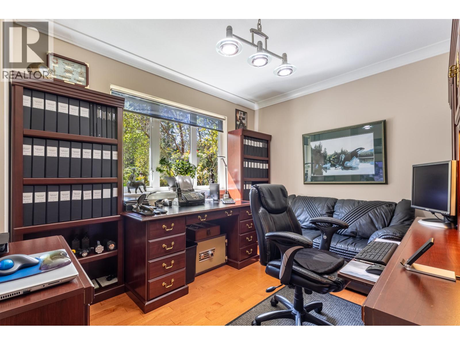 10040 WESCAN ROAD, Halfmoon Bay