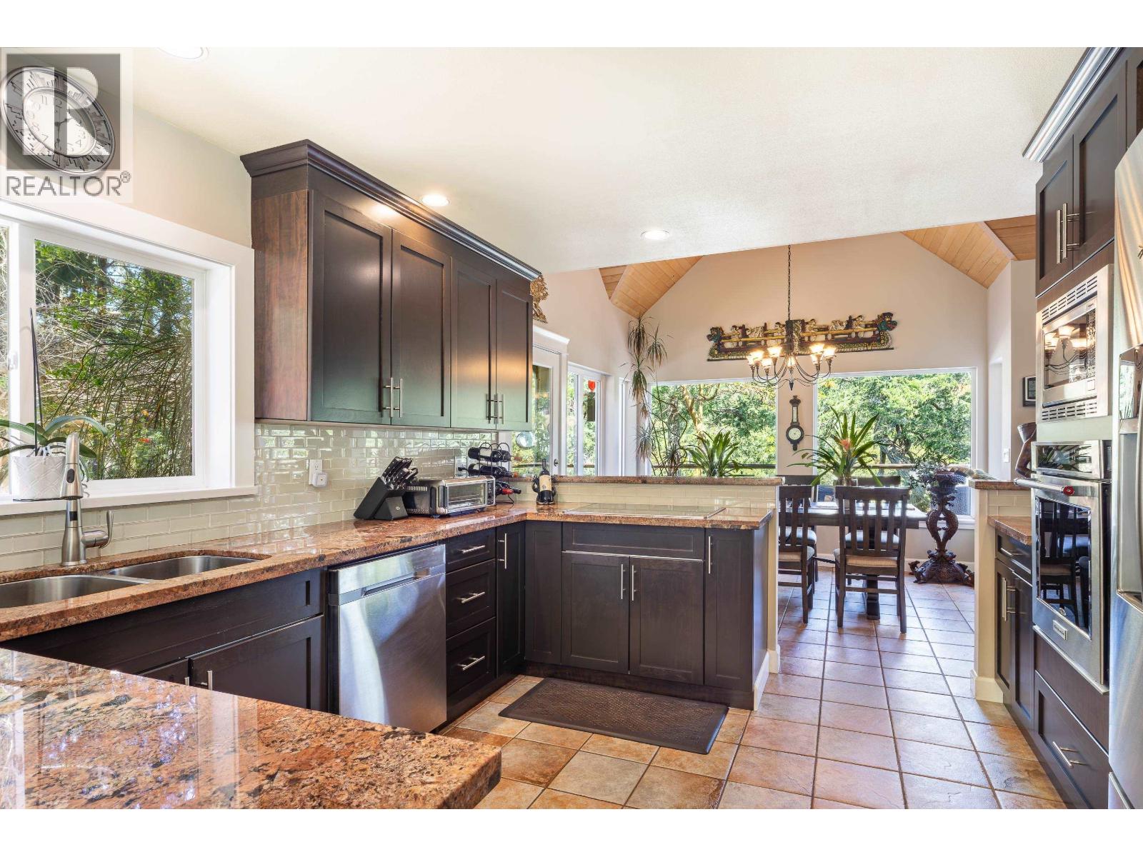 10040 WESCAN ROAD, Halfmoon Bay