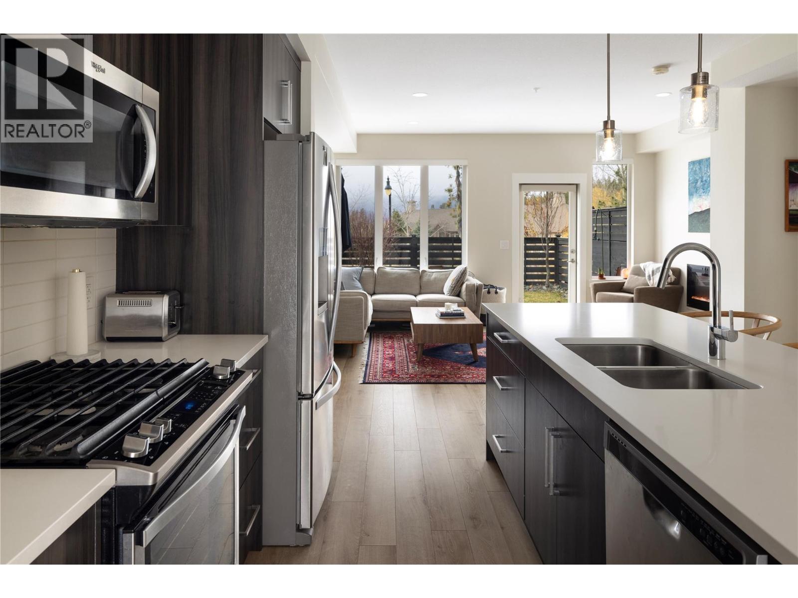 8 12798 Lake Hill Drive, Lake Country