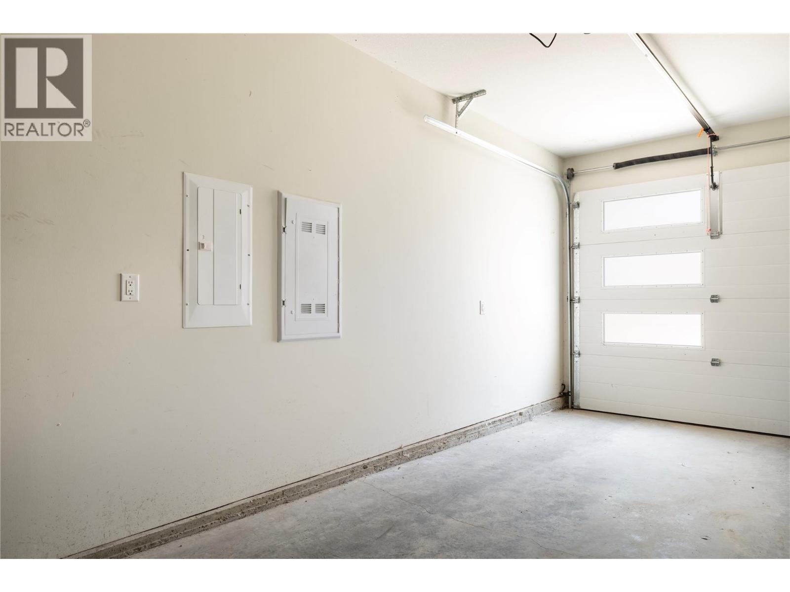 8 12798 Lake Hill Drive, Lake Country