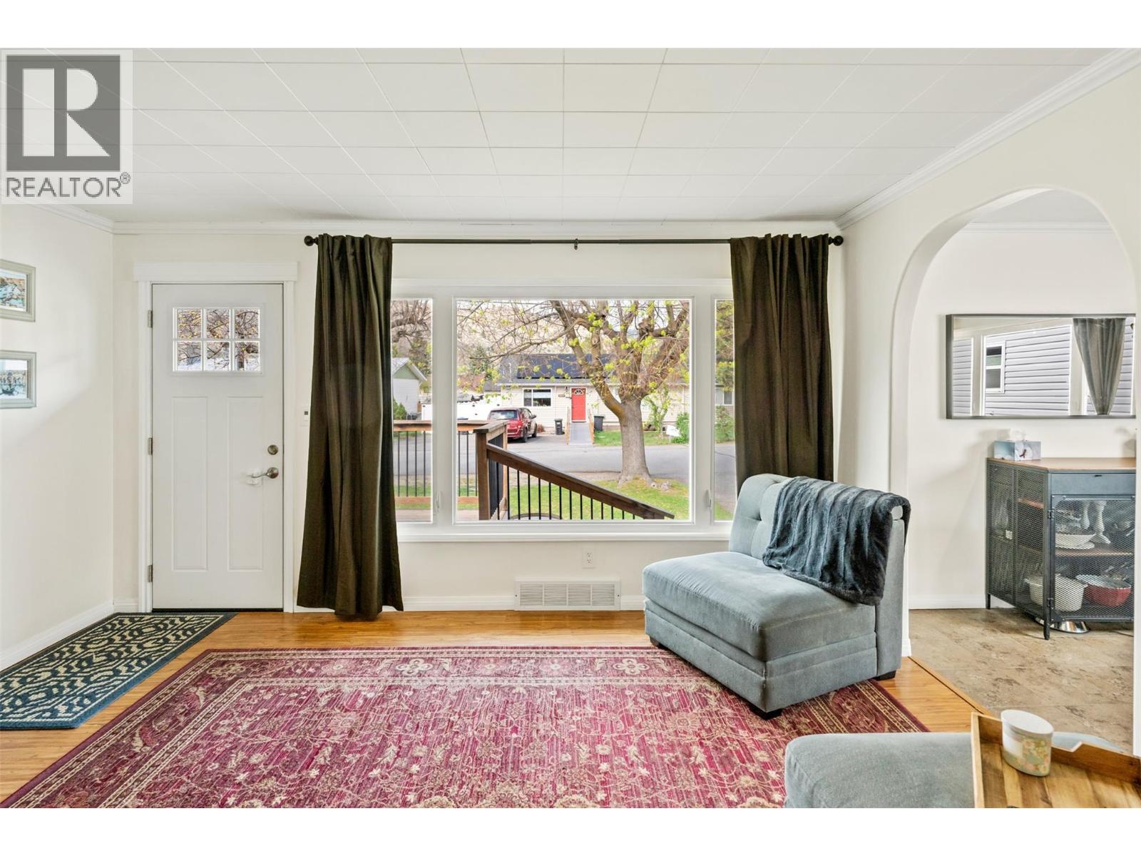 6437 BADGER Street, Oliver