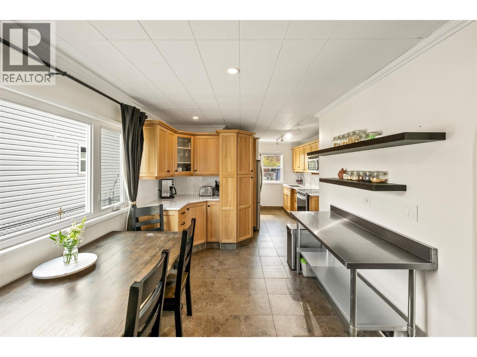 6437 BADGER Street, Oliver