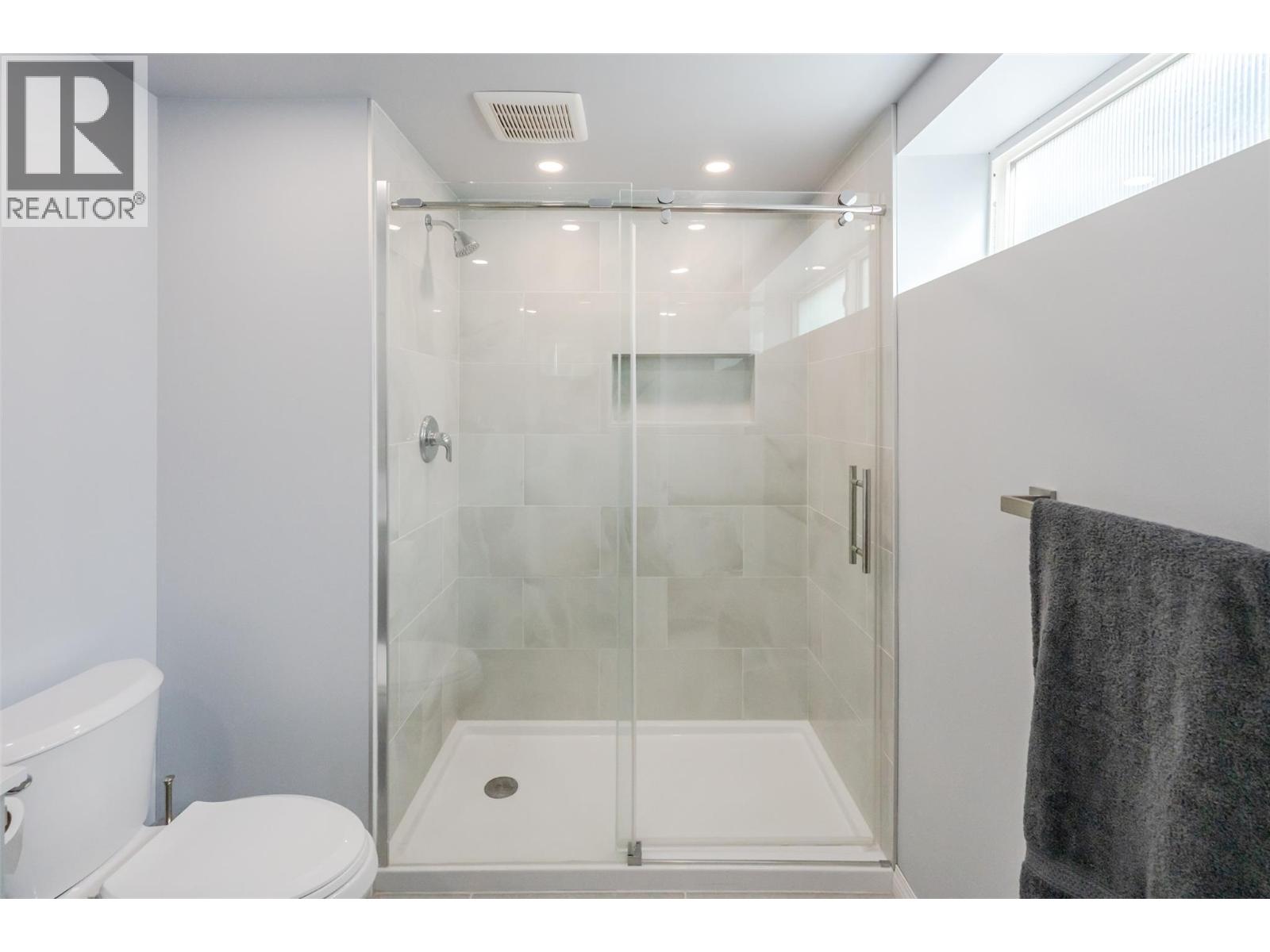 6437 BADGER Street, Oliver