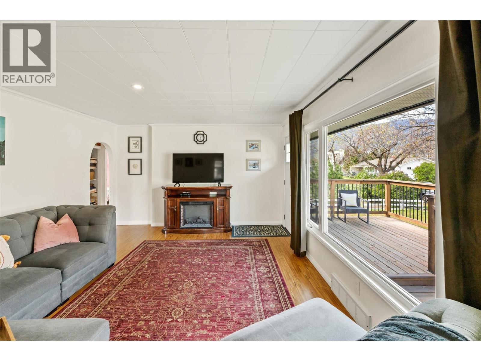 6437 BADGER Street, Oliver