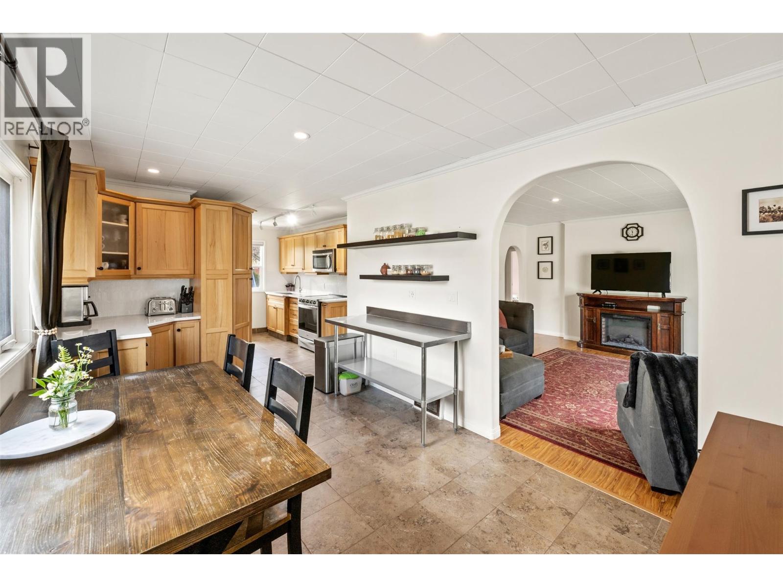 6437 BADGER Street, Oliver