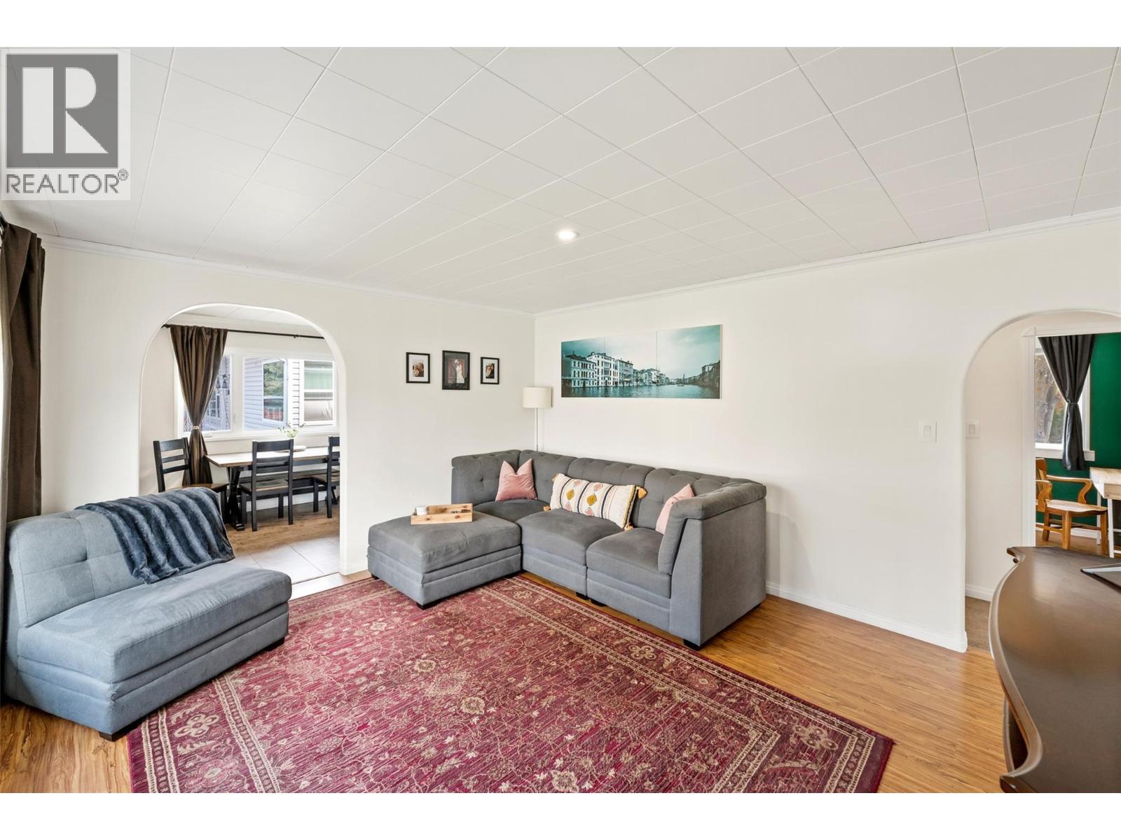 6437 BADGER Street, Oliver