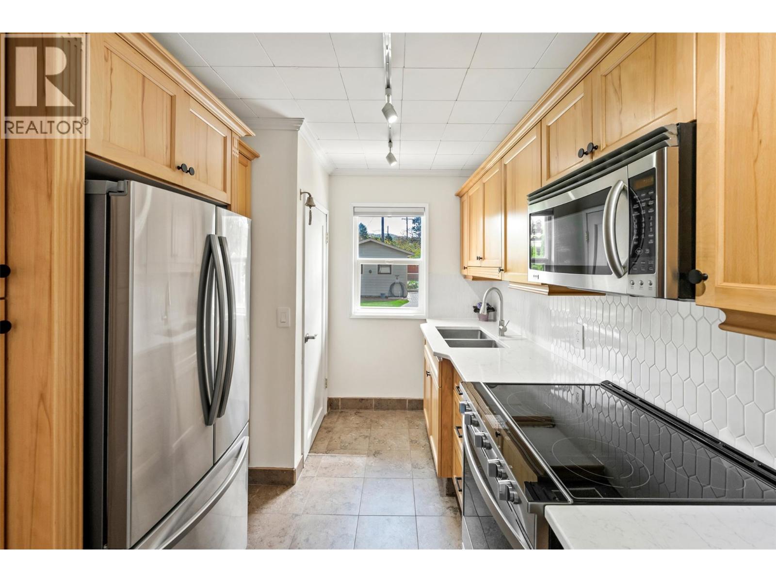 6437 BADGER Street, Oliver