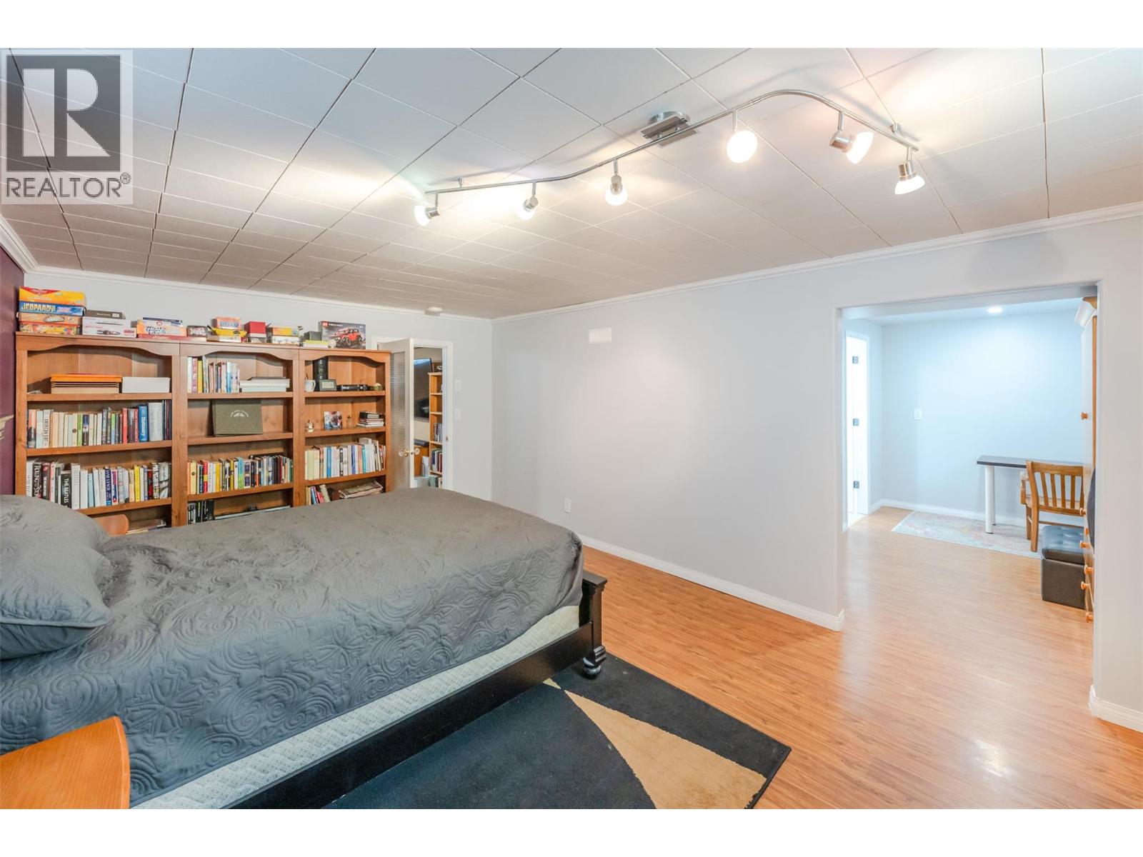 6437 BADGER Street, Oliver