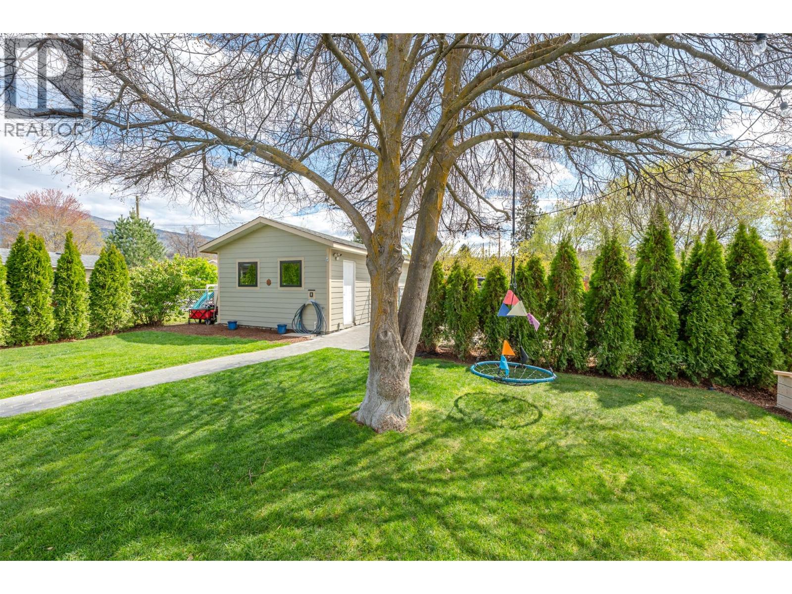 6437 BADGER Street, Oliver