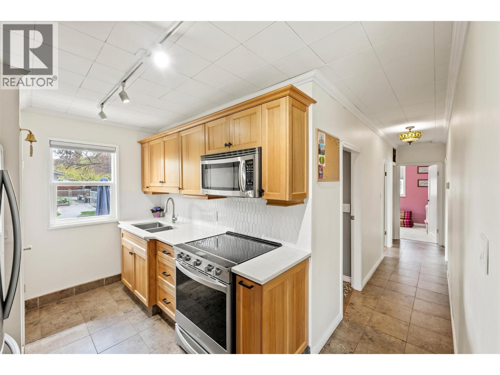 6437 BADGER Street, Oliver