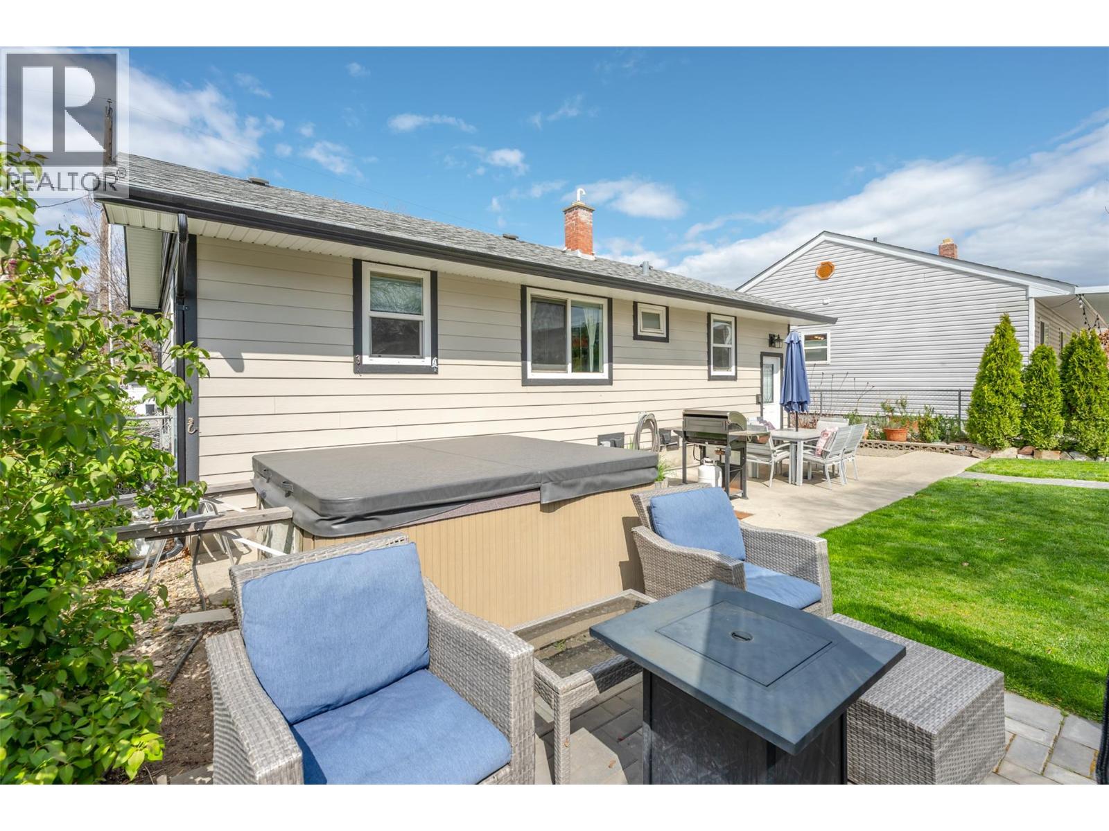 6437 BADGER Street, Oliver