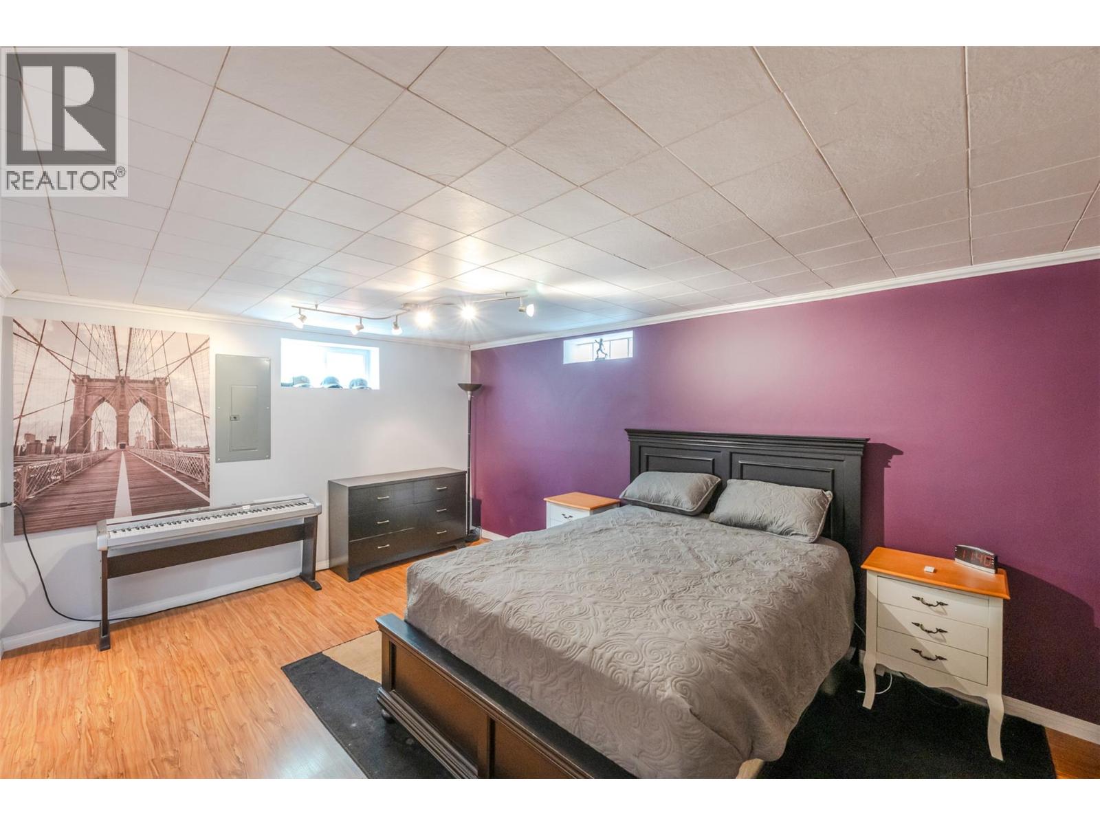 6437 BADGER Street, Oliver