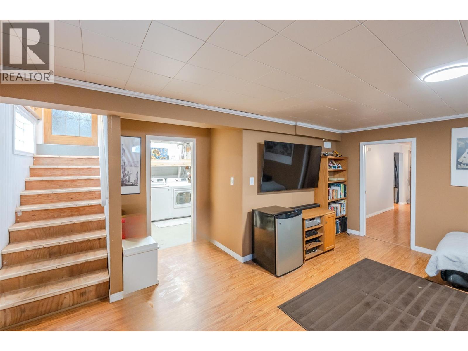 6437 BADGER Street, Oliver