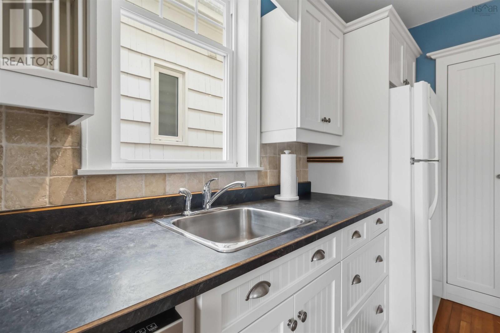 Property 21 of 49 of 1662 Walnut Street