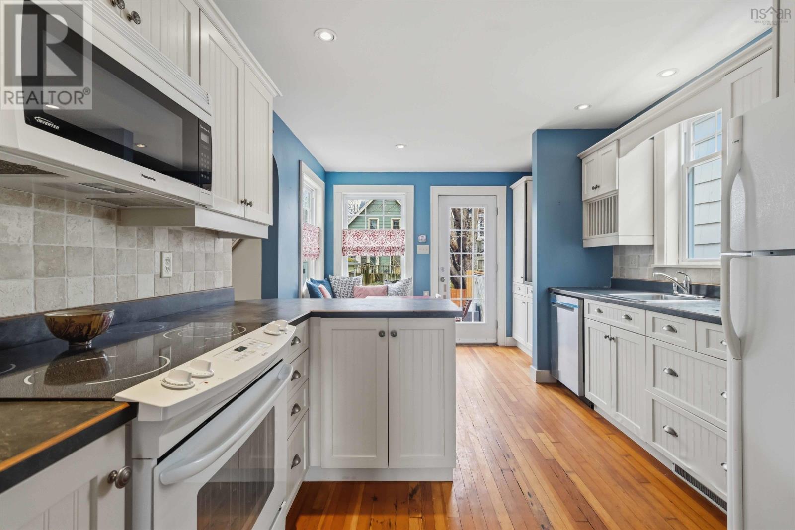 Property 25 of 49 of 1662 Walnut Street