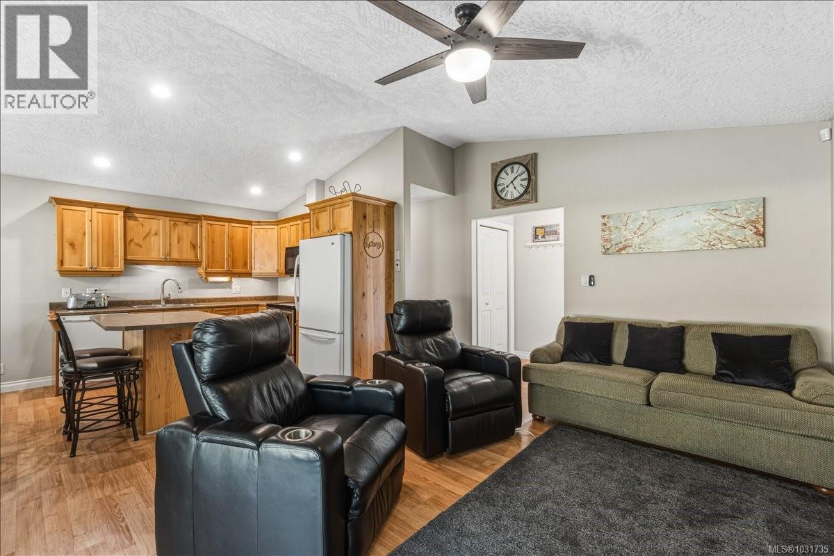 1765 Cameron Cres - 10