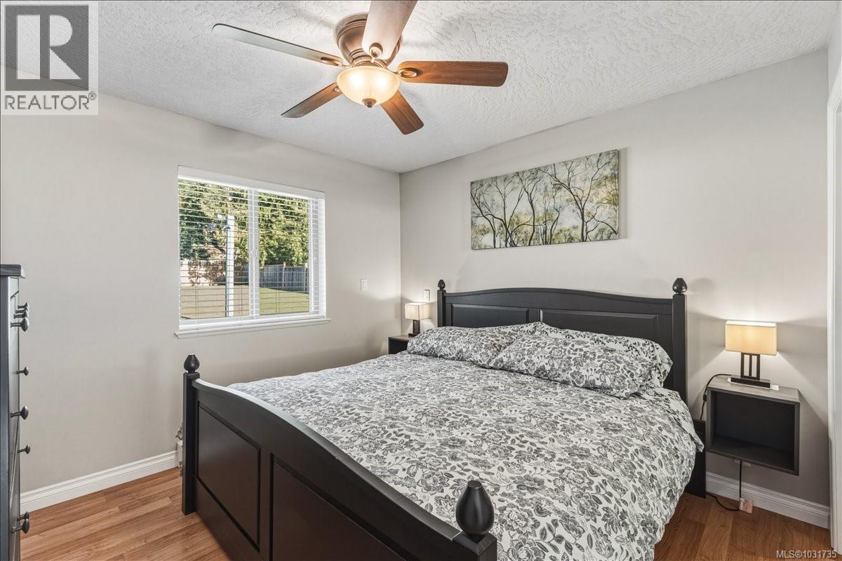 1765 Cameron Cres - 11