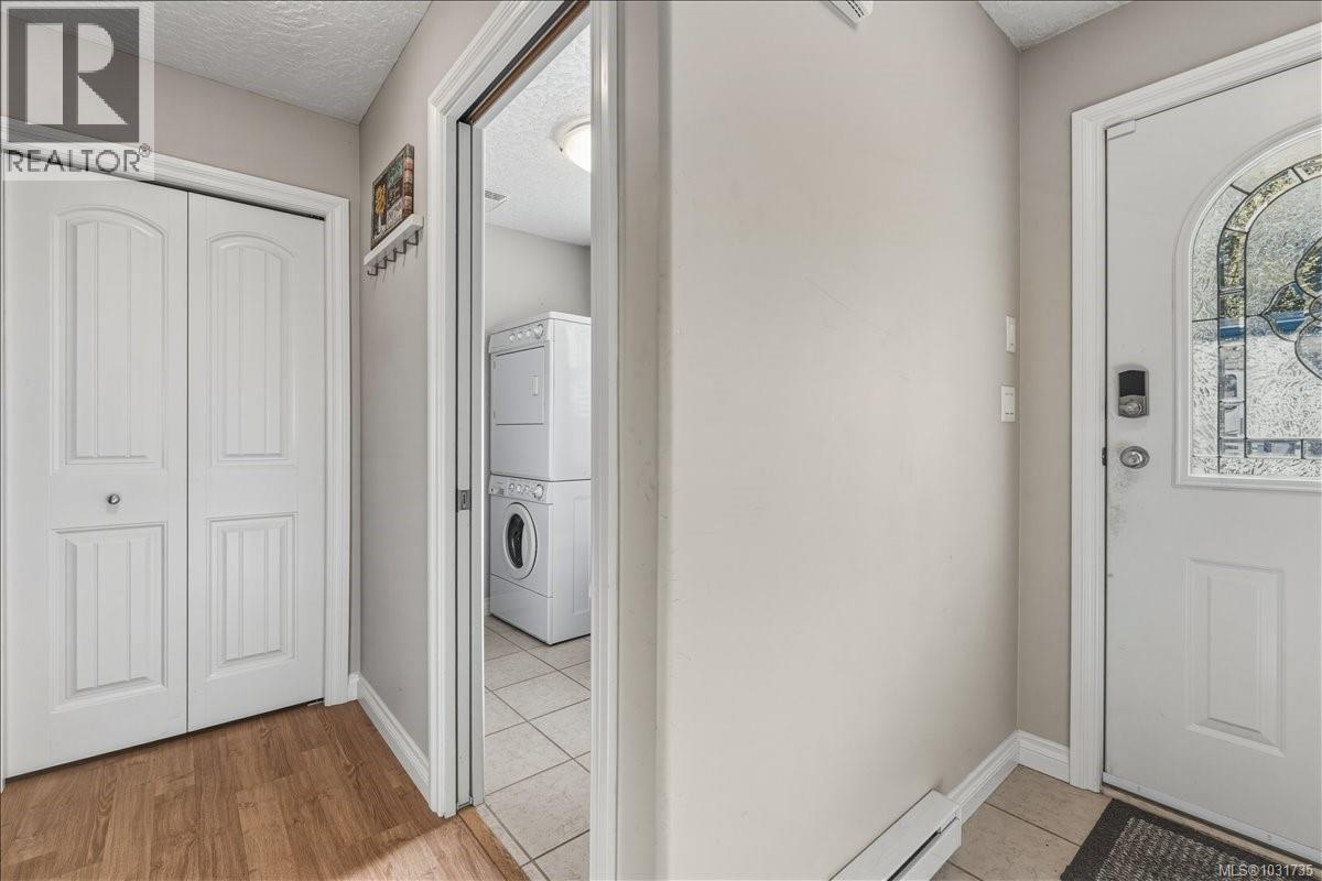 1765 Cameron Cres - 16